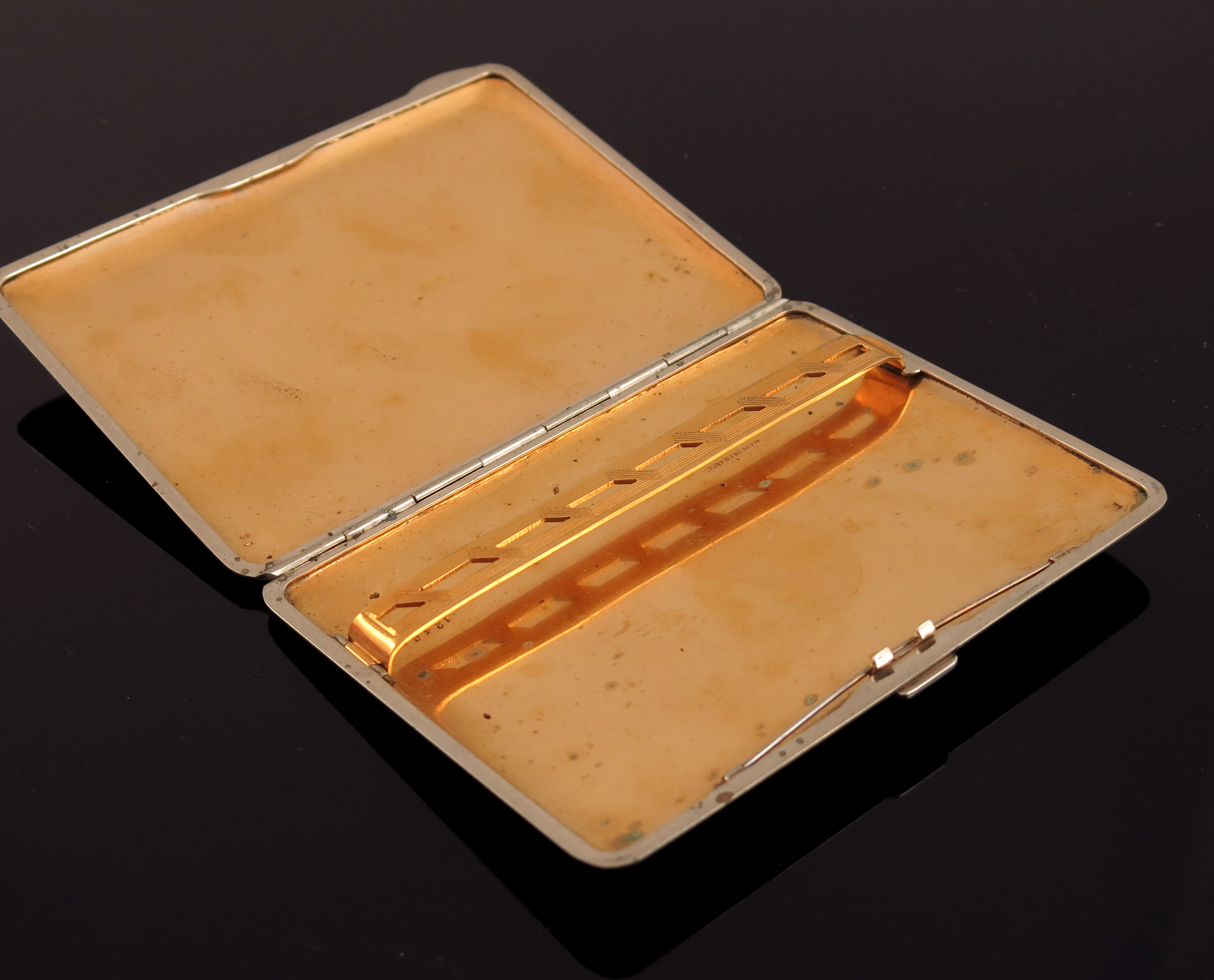 A French Art Deco enamelled cigarette case, RS A, circa 1925 - Image 3 of 3