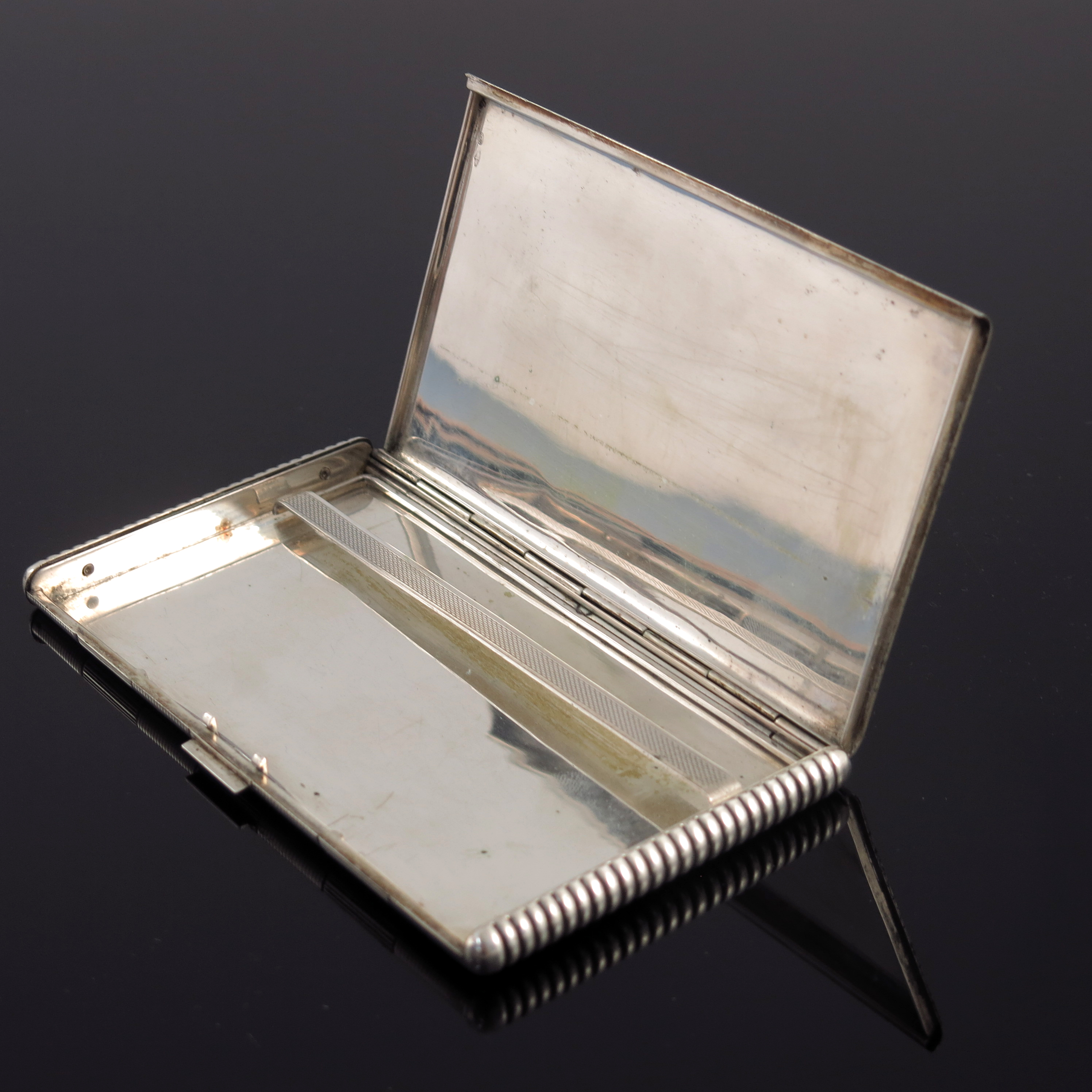 An Italian Art Deco silver cigarette case, Contini Renato, Florence circa 1935 - Image 2 of 3