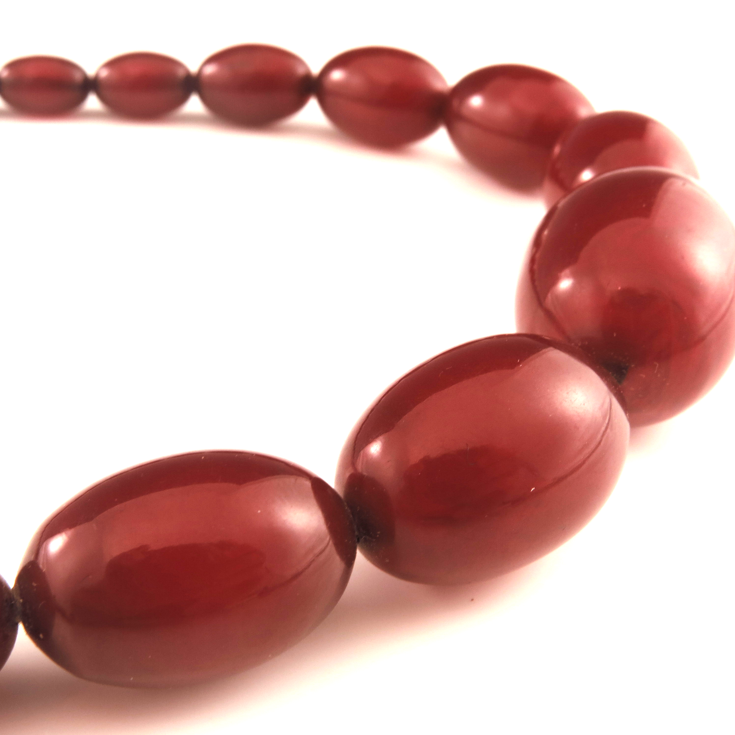 A bakelite bead necklace - Image 3 of 3