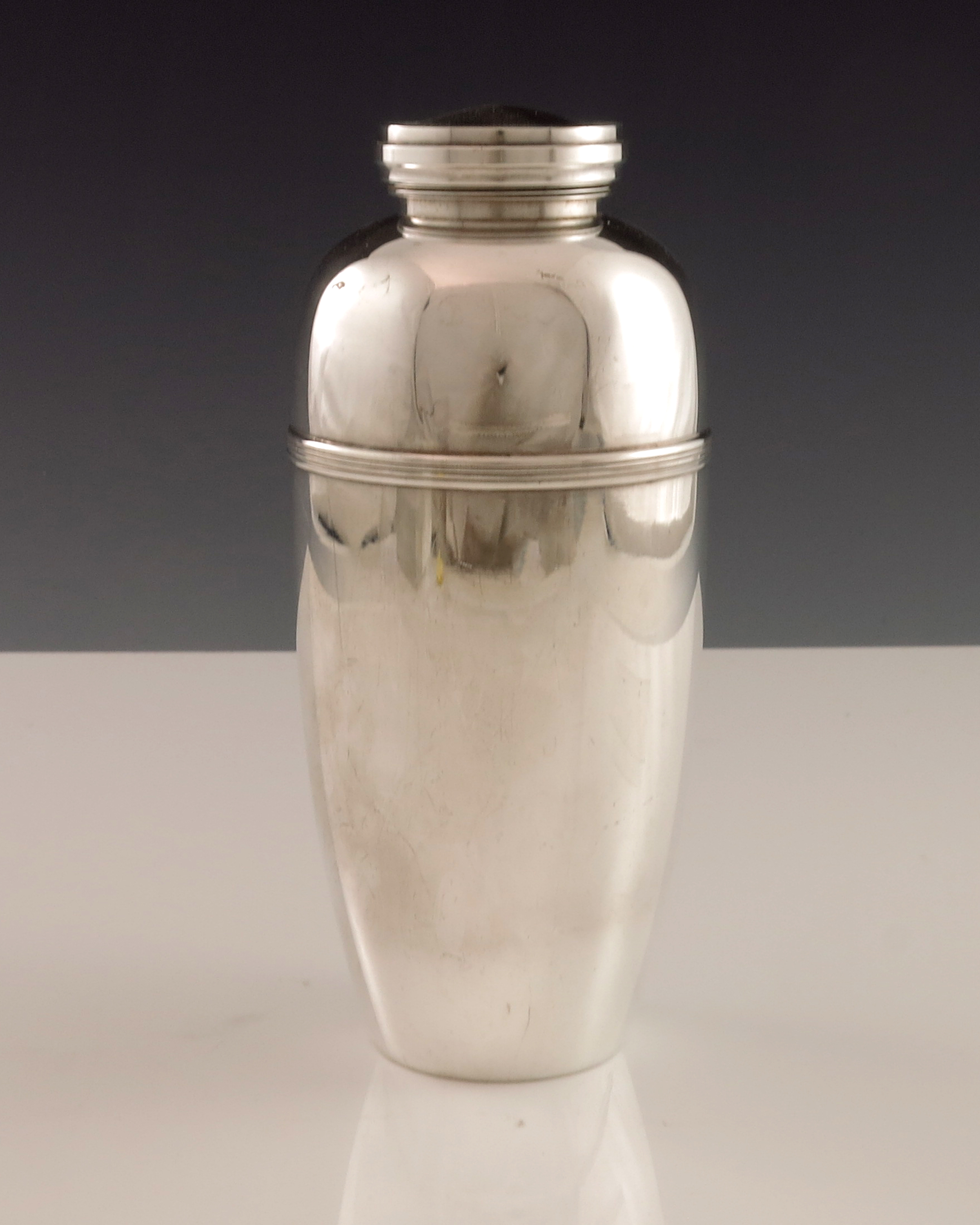 Sylvia Stave for C G Hallberg, a Scandinavian Art Deco silver plated cocktail shaker - Image 2 of 5