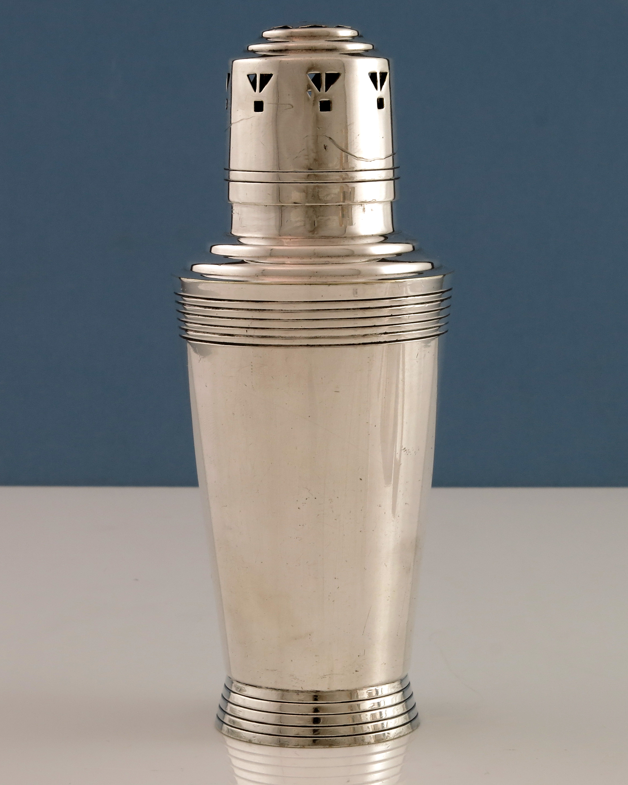 Keith Murray for Mappin and Webb, an Art Deco silver plated sugar shaker