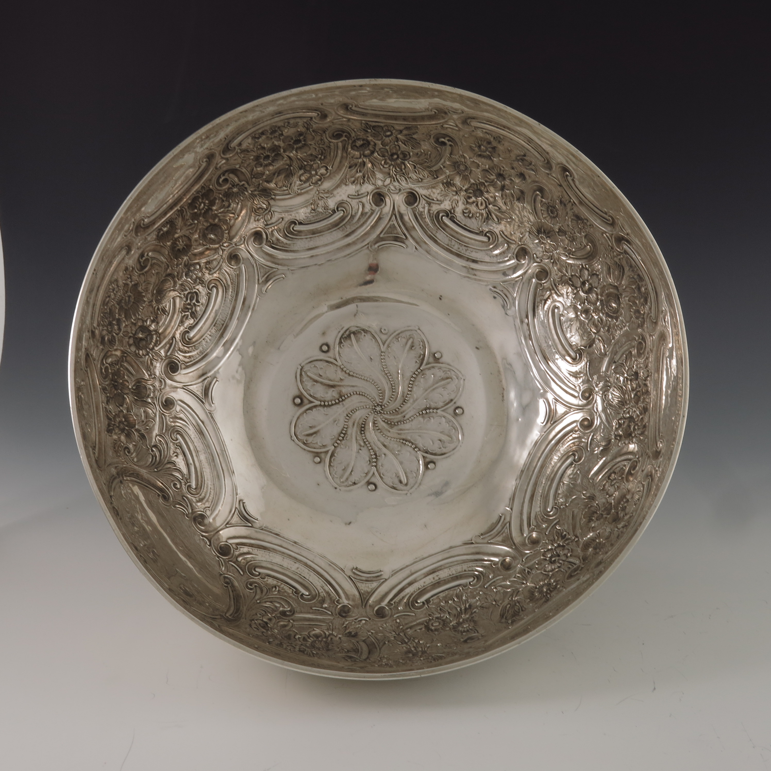 A Victorian silver punch bowl, London 1864 - Image 4 of 5
