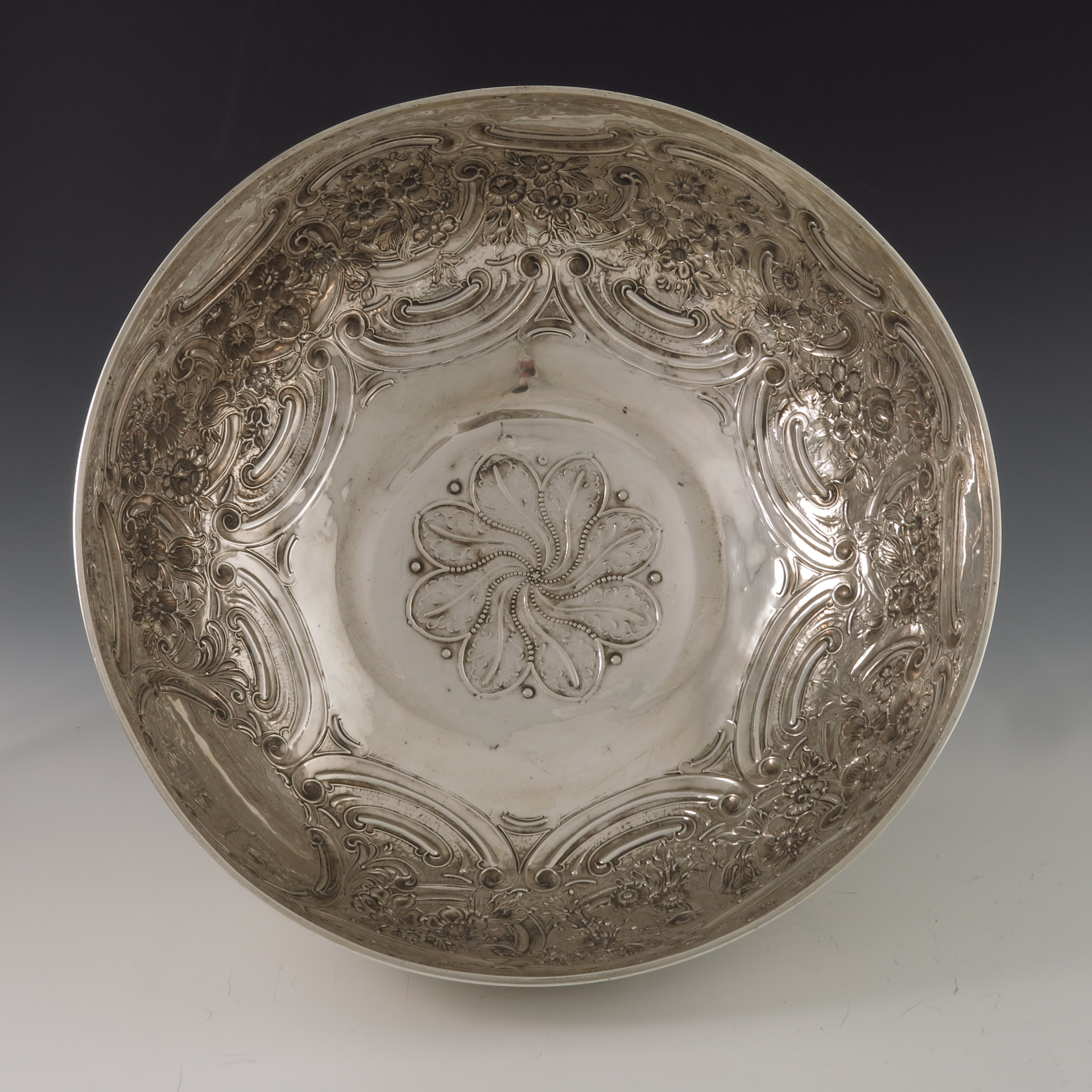 A Victorian silver punch bowl, London 1864 - Image 5 of 5