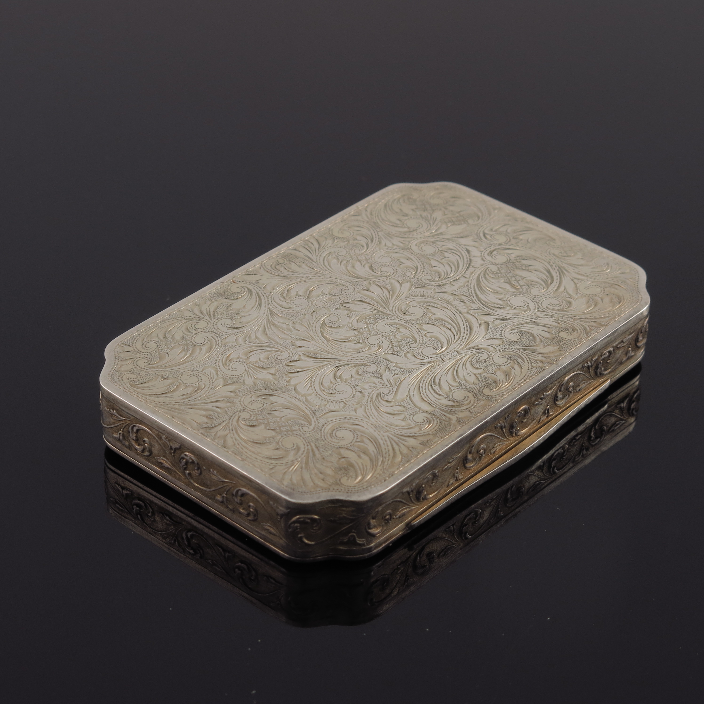 An Austrian silver gilt and champleve enamelled snuff box, Vienna circa 1900 - Image 3 of 4