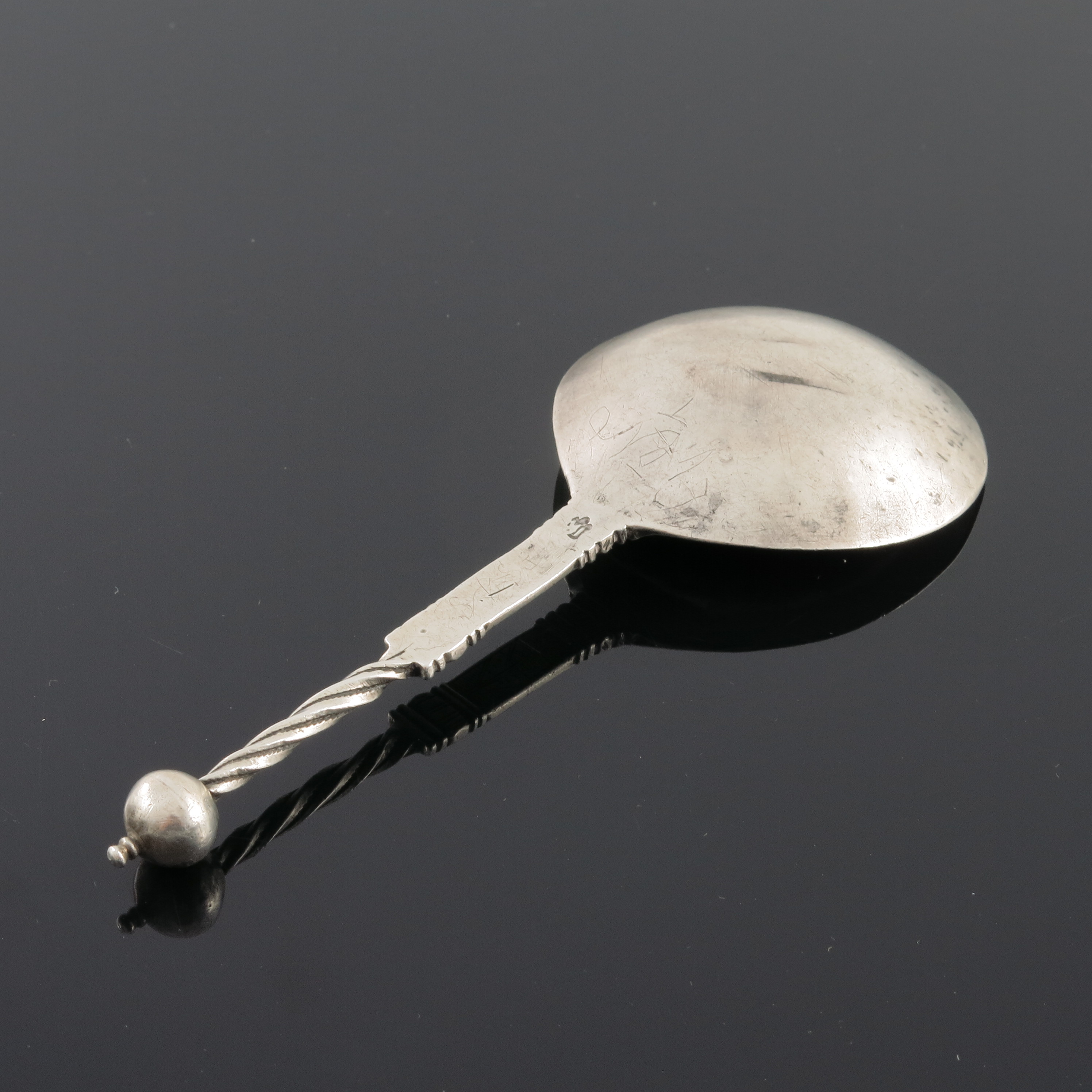 A 17th century Norwegian silver spoon, Jochum Jochumsen Kirsebom, Stavanger circa 1620 - Image 2 of 4