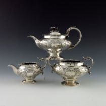 A George IV silver three piece tea set, William Hunter, London 1826