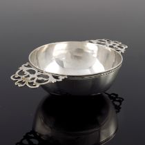 A Victorian silver quaich or twin handled porringer, Wakely and Wheeler, London 1889