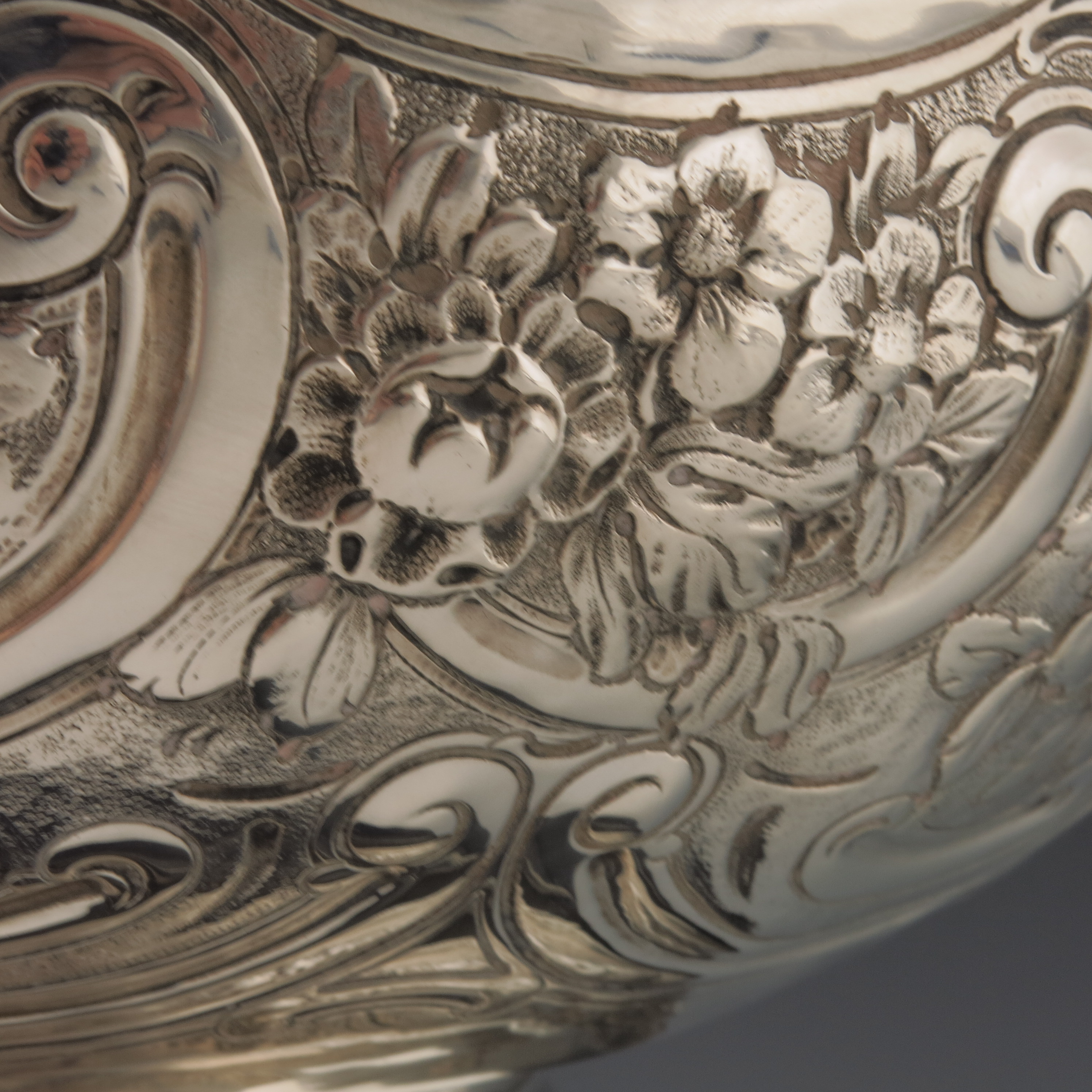 A Victorian silver punch bowl, London 1864 - Image 2 of 5