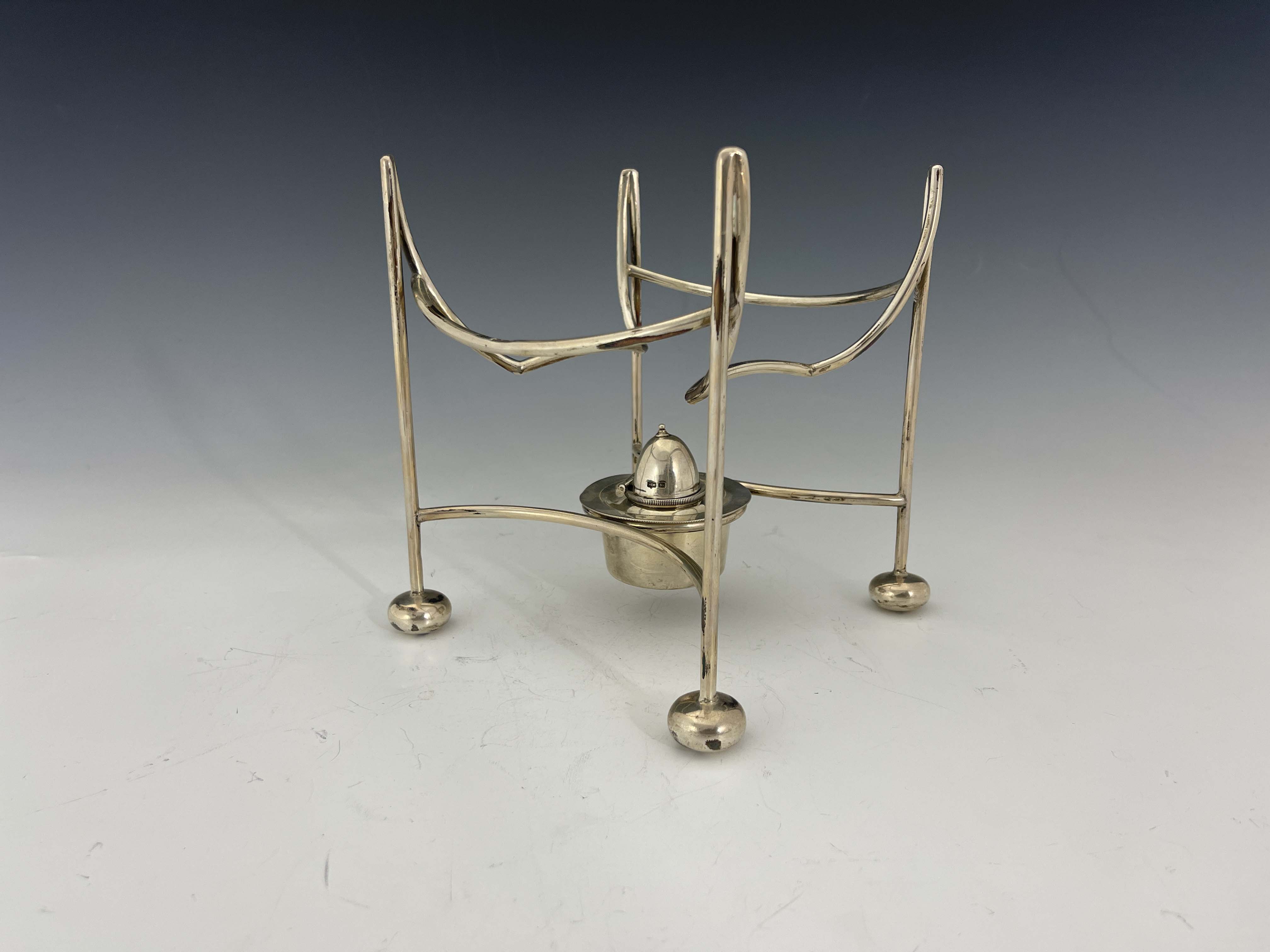 An Arts and Crafts silver kettle and stand, Mappin and Webb, Sheffield 1906 - Image 3 of 7