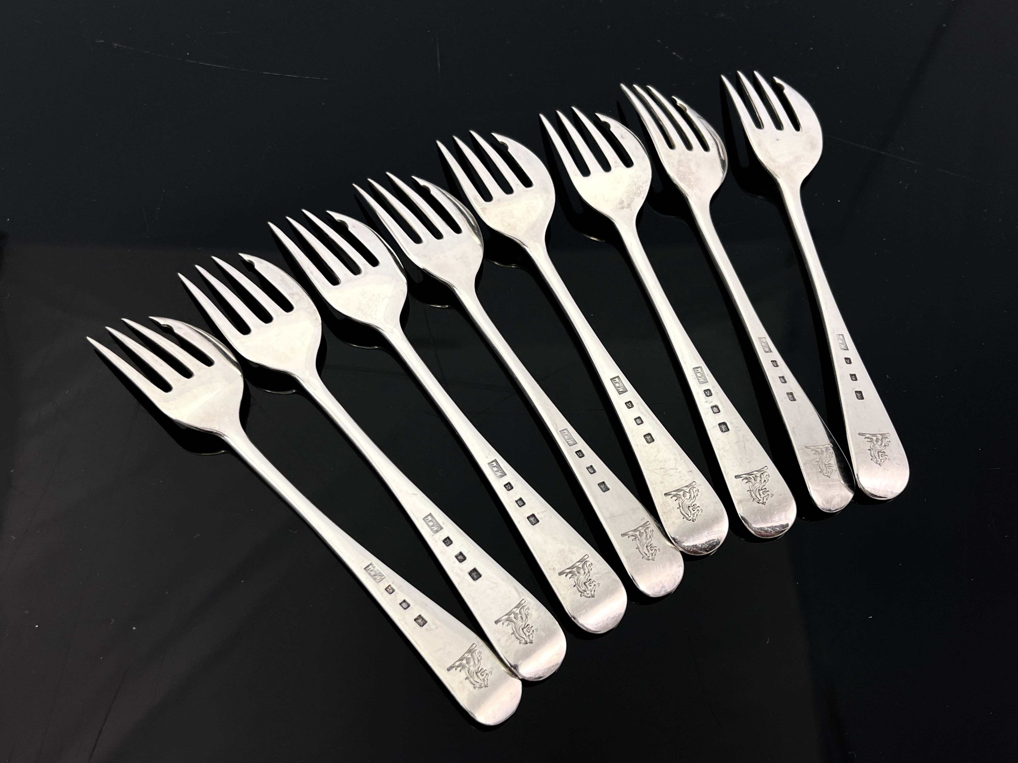 A set of eight George VI silver oyster of cake forks, Walter Wilson Ltd., London 1936, Old English - Image 3 of 6