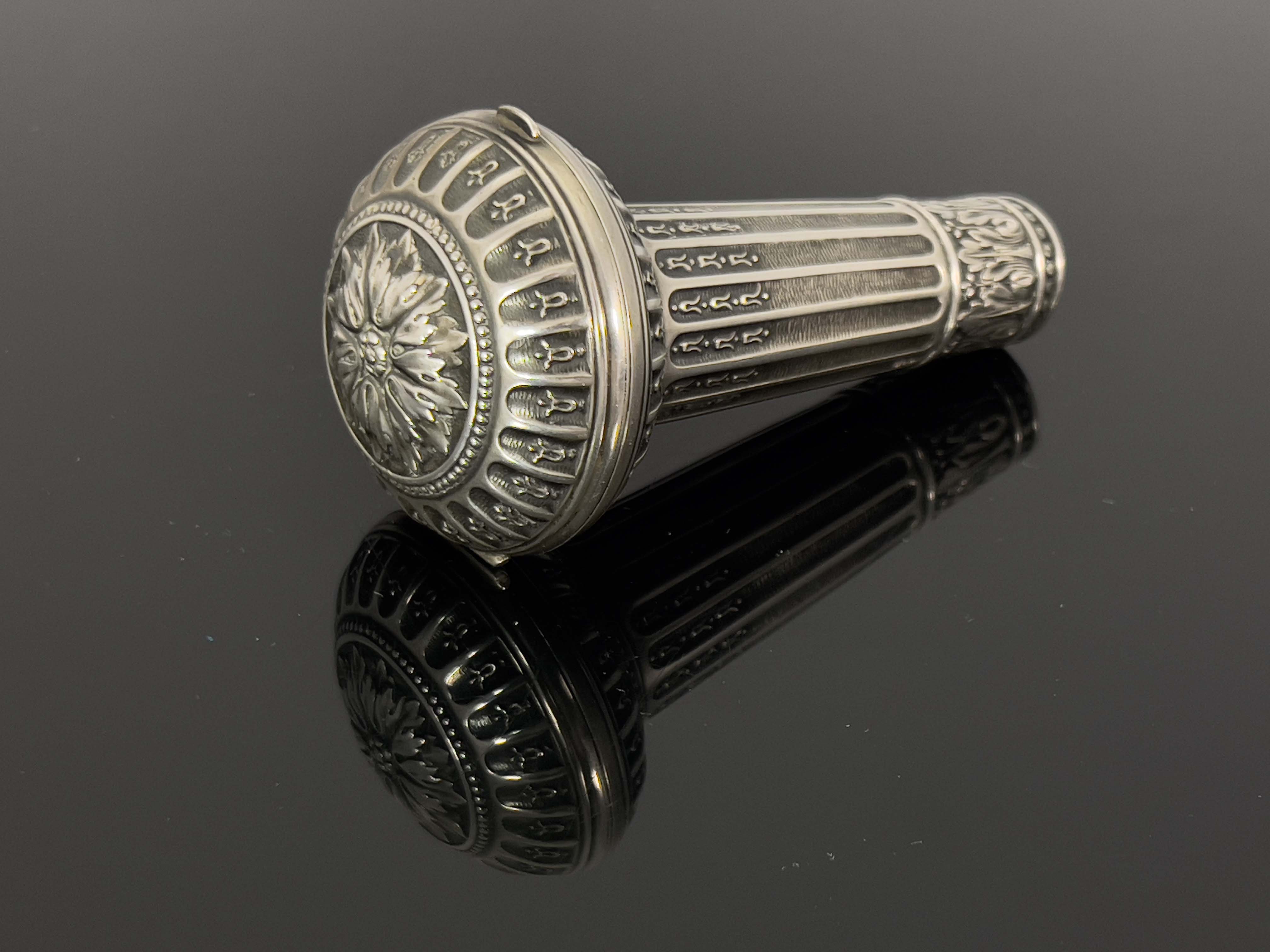 A French silver combination parasol handle compact or patch box - Image 2 of 5