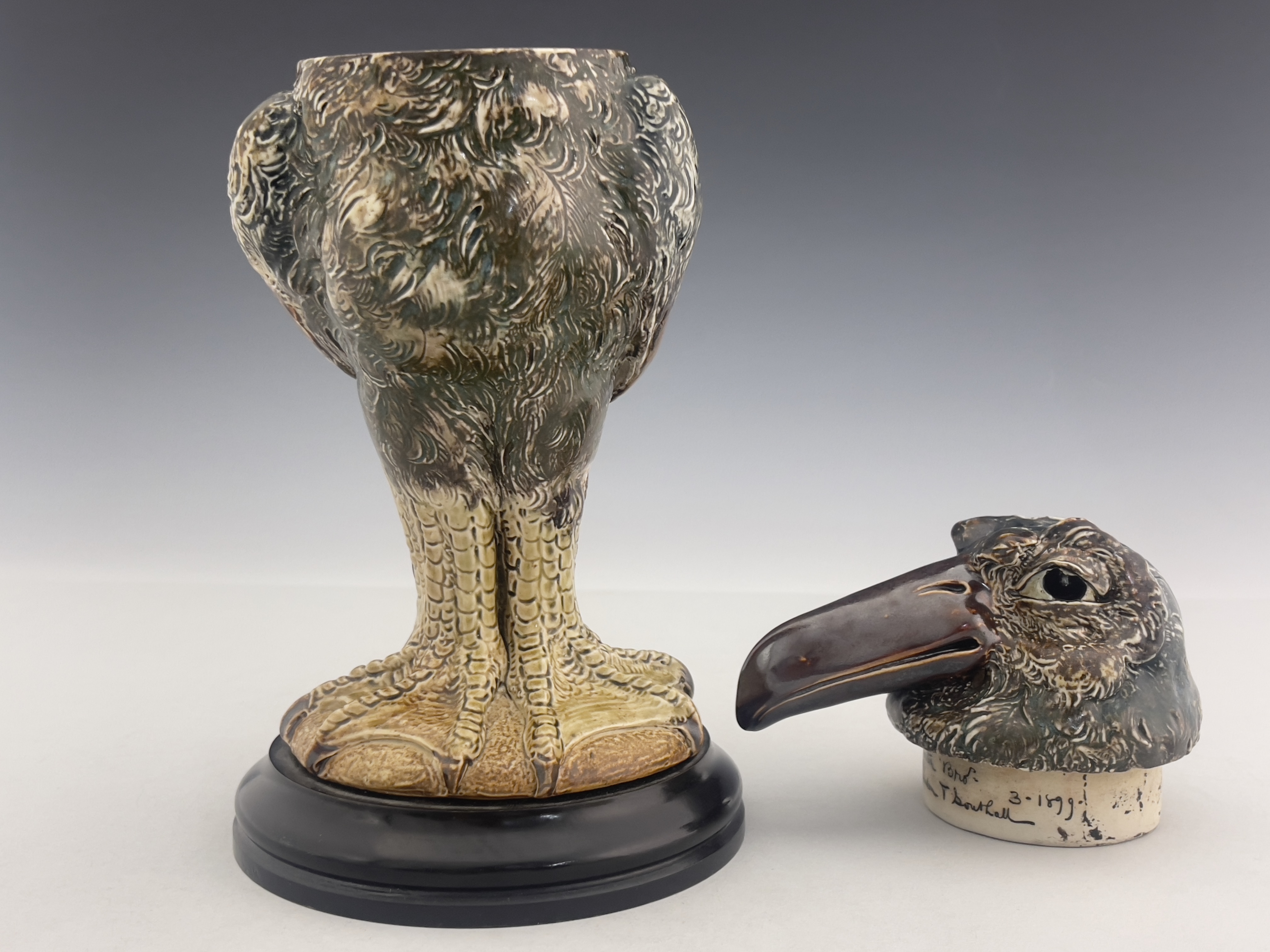 Robert Wallace Martin for Martin Brothers, a stoneware sculptural bird jar and cover - Bild 6 aus 7