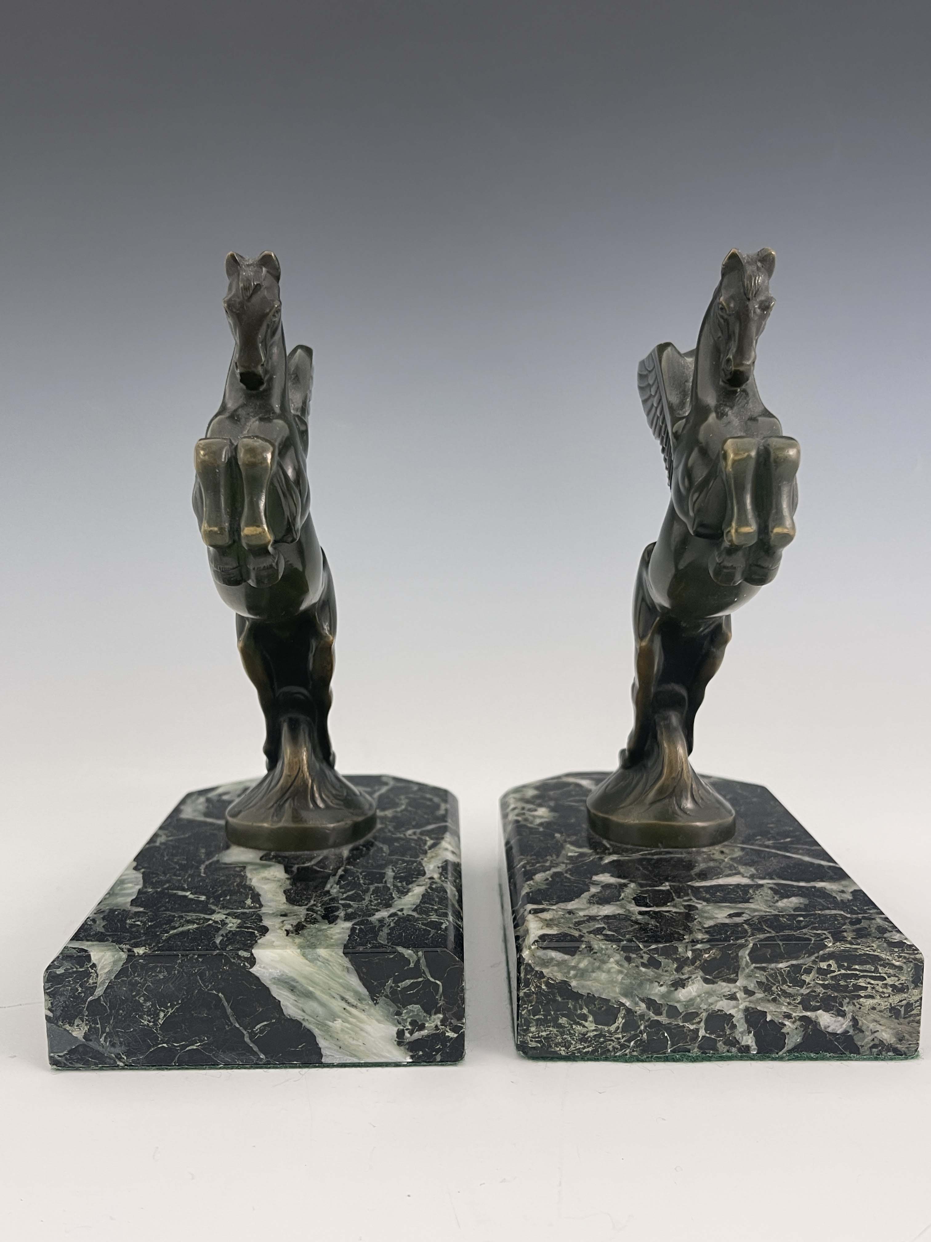 Maurice Frecourt, a pair of Art Deco bronze Pegasus bookends - Bild 4 aus 5