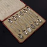 A set of twelve Edwardian silver Mappin & Webb teaspoons