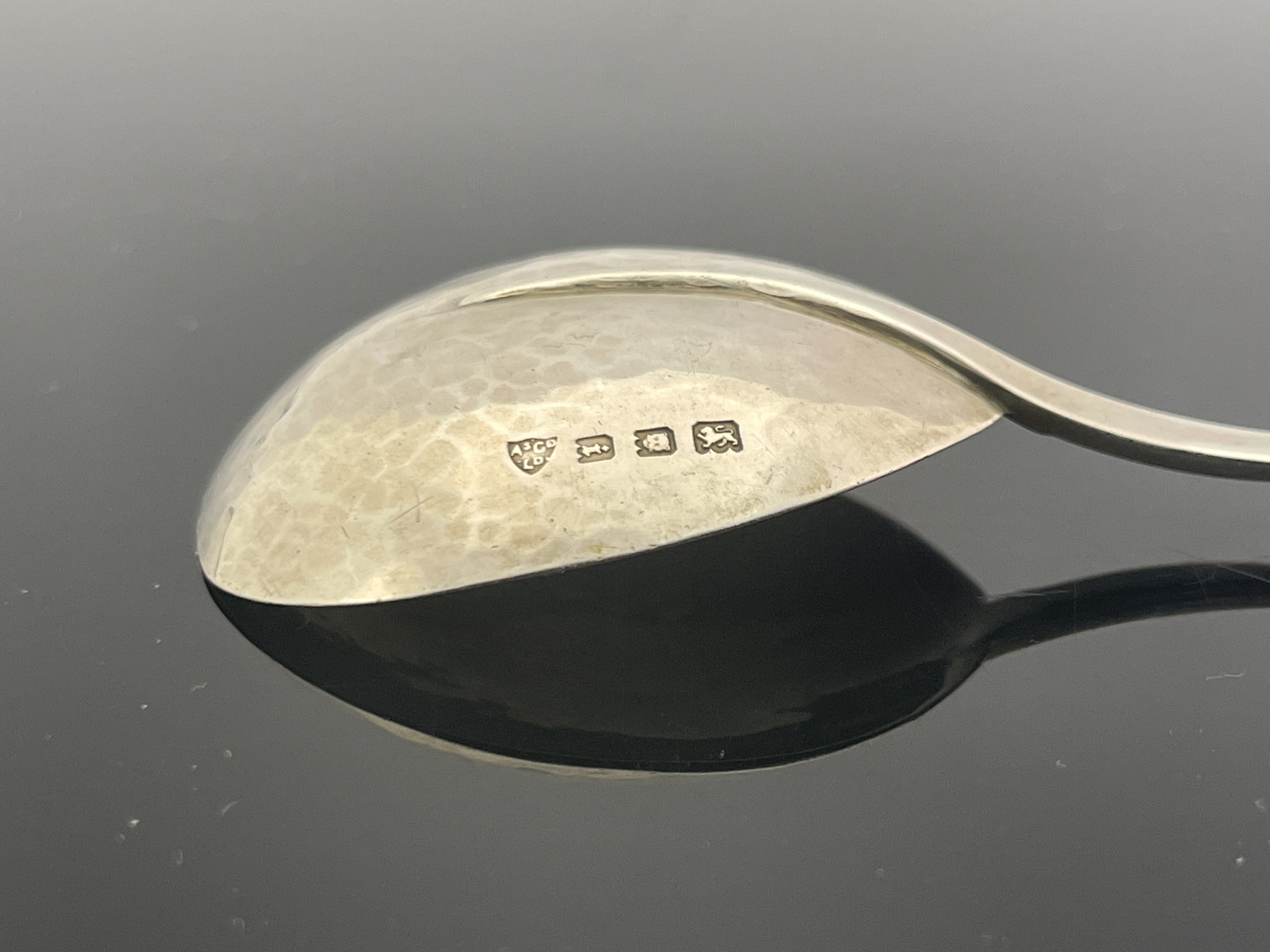 Edward Spencer for Artificers Guild, an Arts and Crafts silver and stone set caddy spoon, London 192 - Image 3 of 5