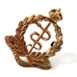 A 9ct gold Royal Army Medical Corps brooch, 2.8cm wide, 2g