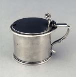 A William IV silver mustard pot, Robert Hennell, London 1831