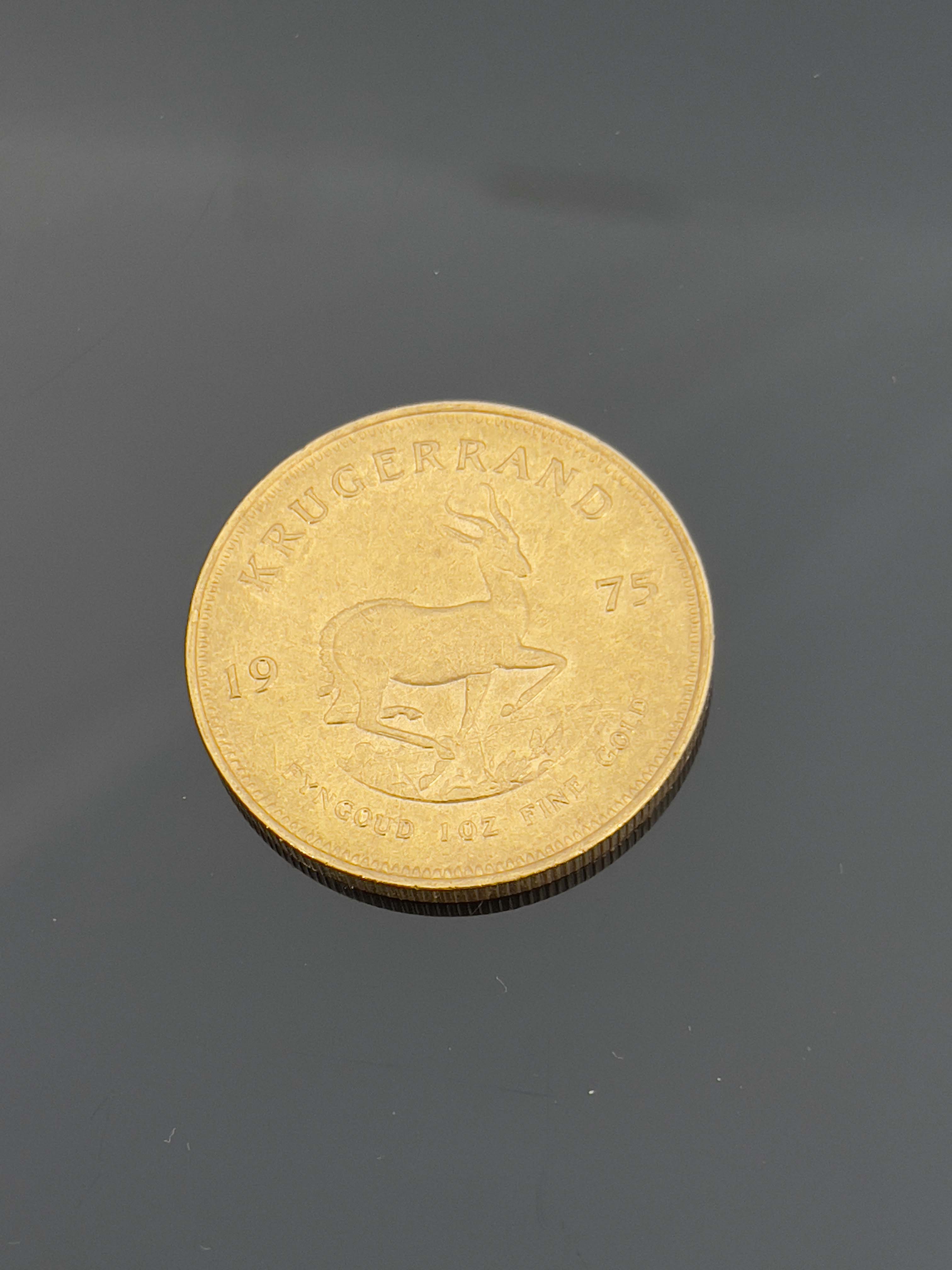 South Africa, 22ct gold Krugerrand 1975, obv. Paul Kruger bust left, rev. Springbok, 34.1g - Image 3 of 3