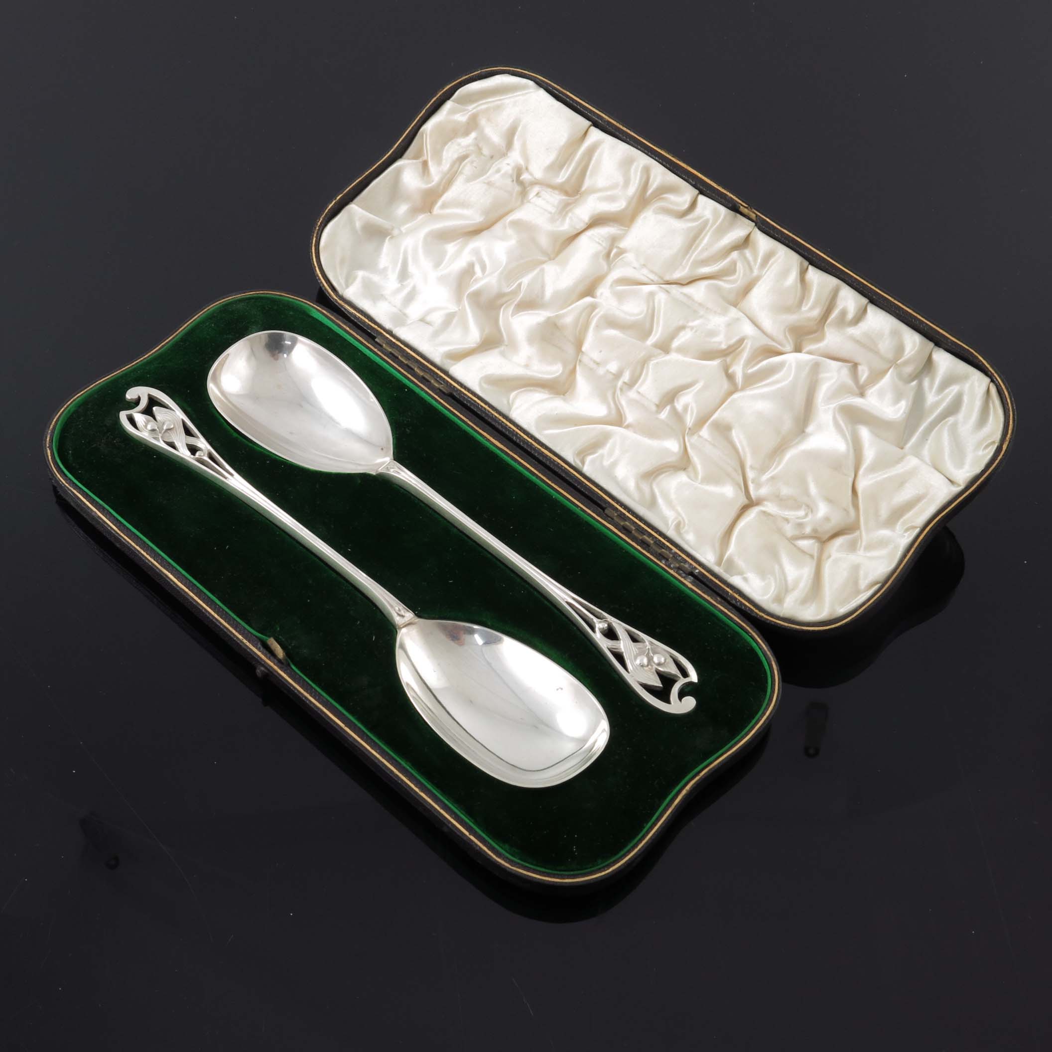 Kate Harris for William Hutton, a pair of Arts and Crafts silver serving spoons, London 1901, the - Bild 6 aus 6