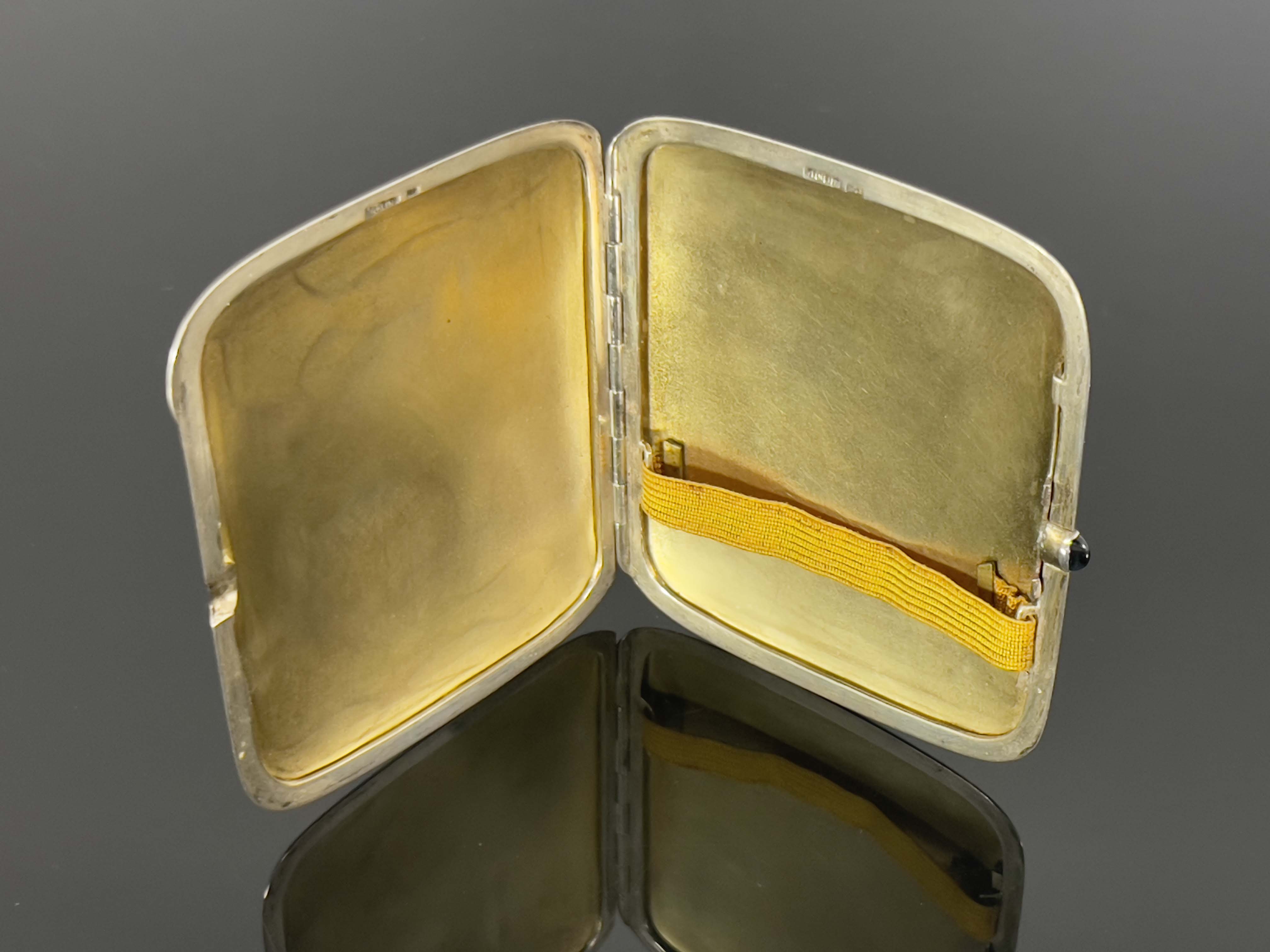 A silver and enamelled cigarette case - Image 4 of 6