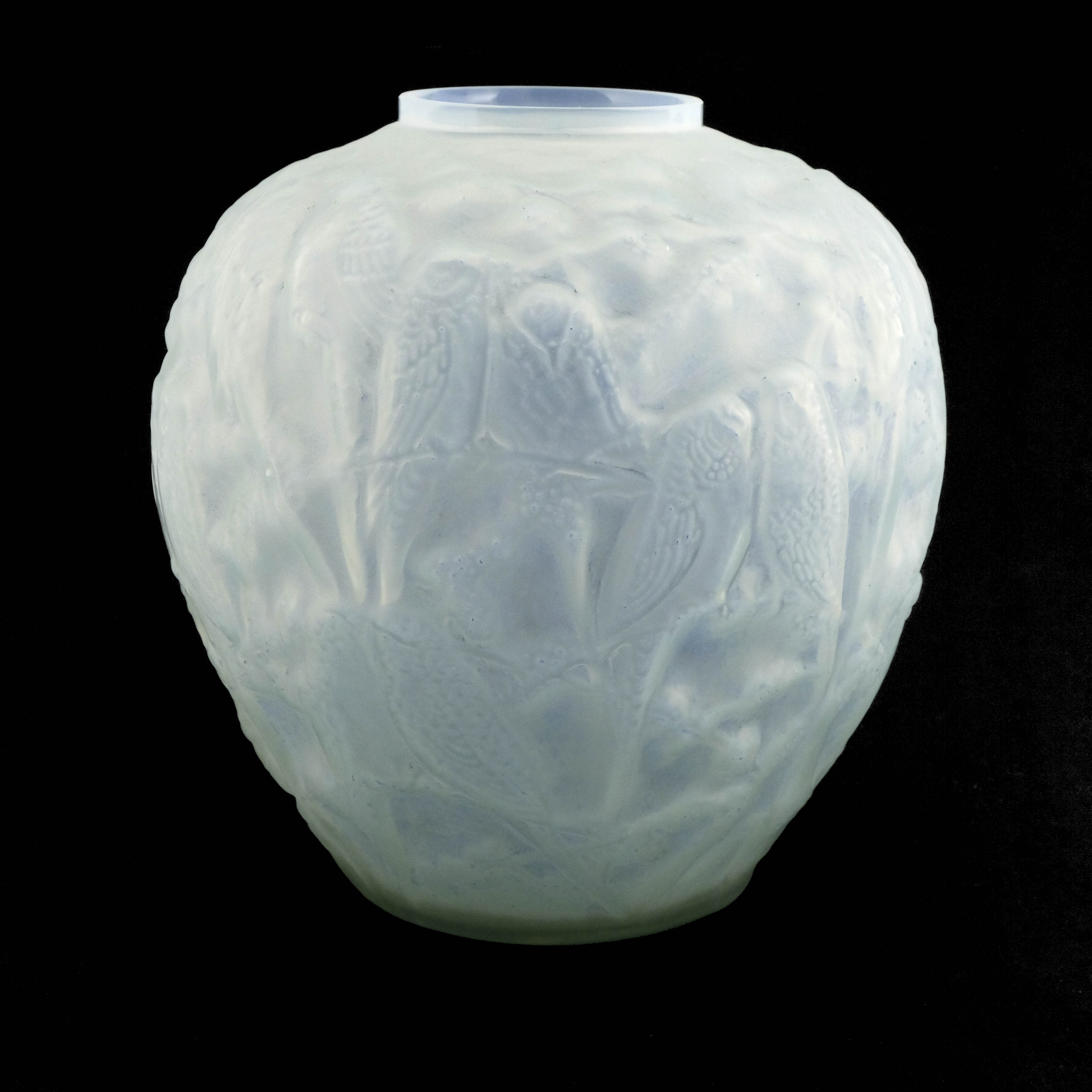 Rene Lalique, Perruches opalescent vase, model 875