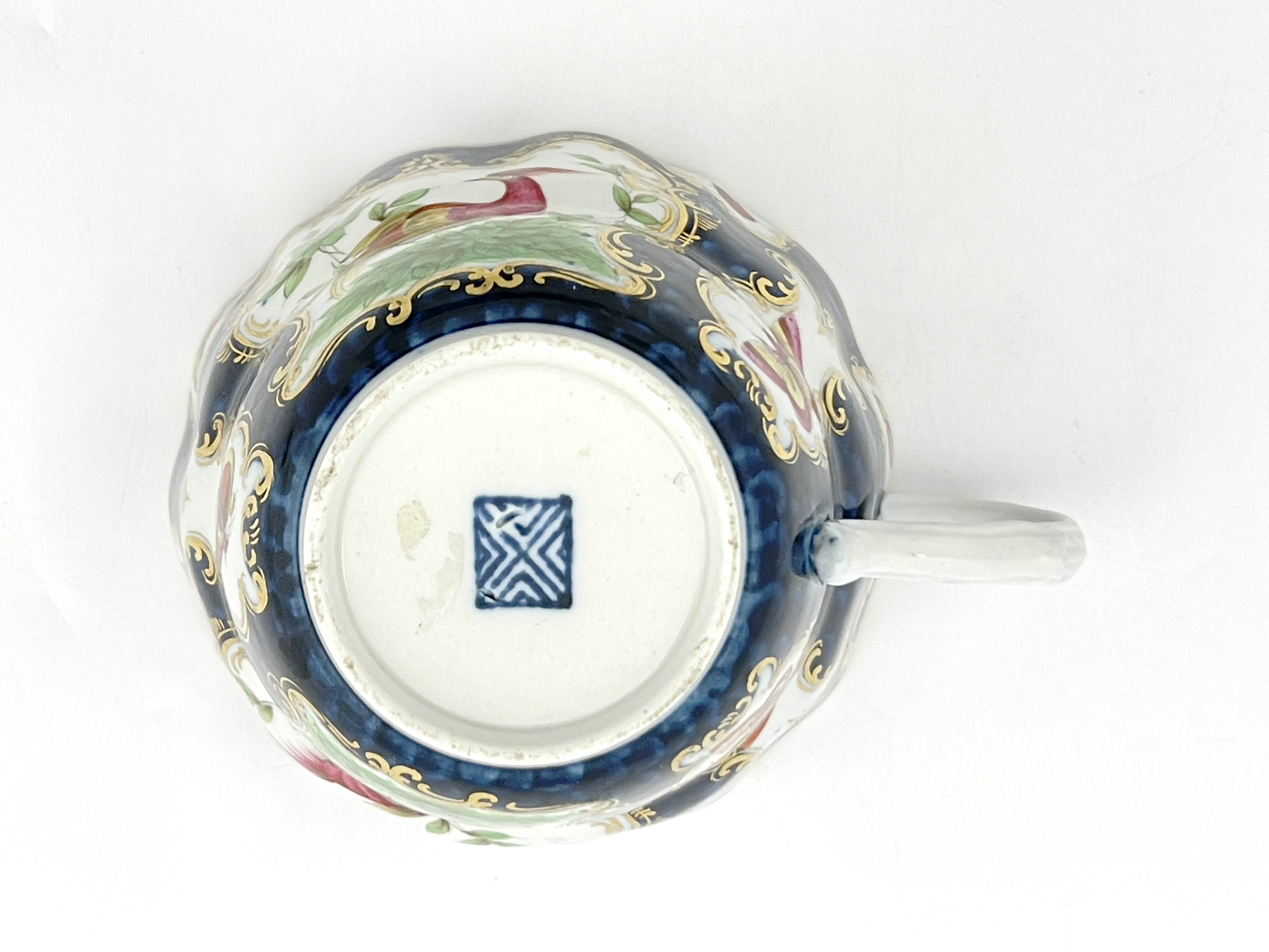 A Worcester scale blue pattern cup, circa 1775 ogee form, decorated with fancy birds in - Image 6 of 6