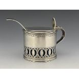 A George III silver mustard pot, Henry Chawner, London 1789