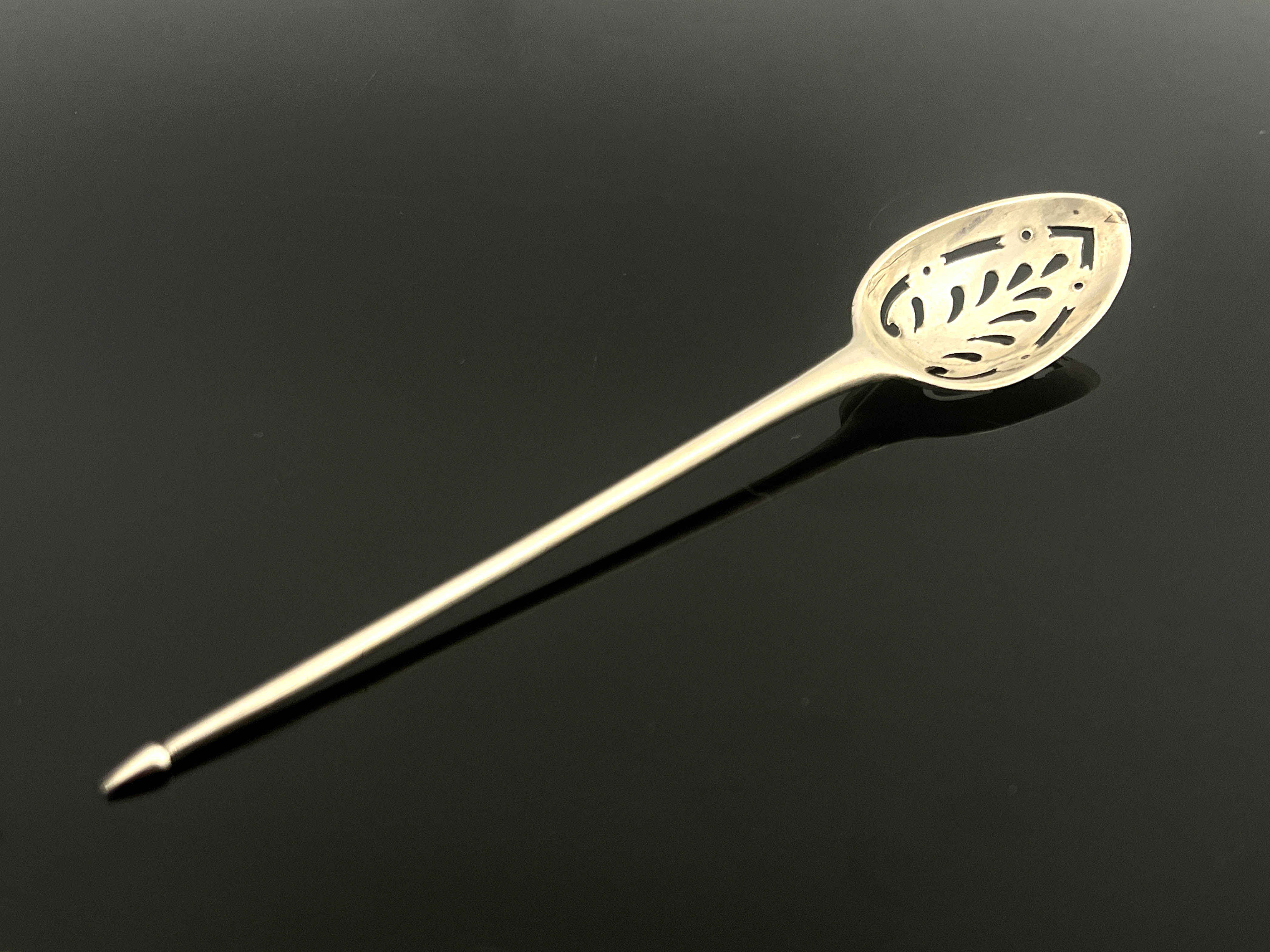 A George III silver mote spoon - Image 2 of 4