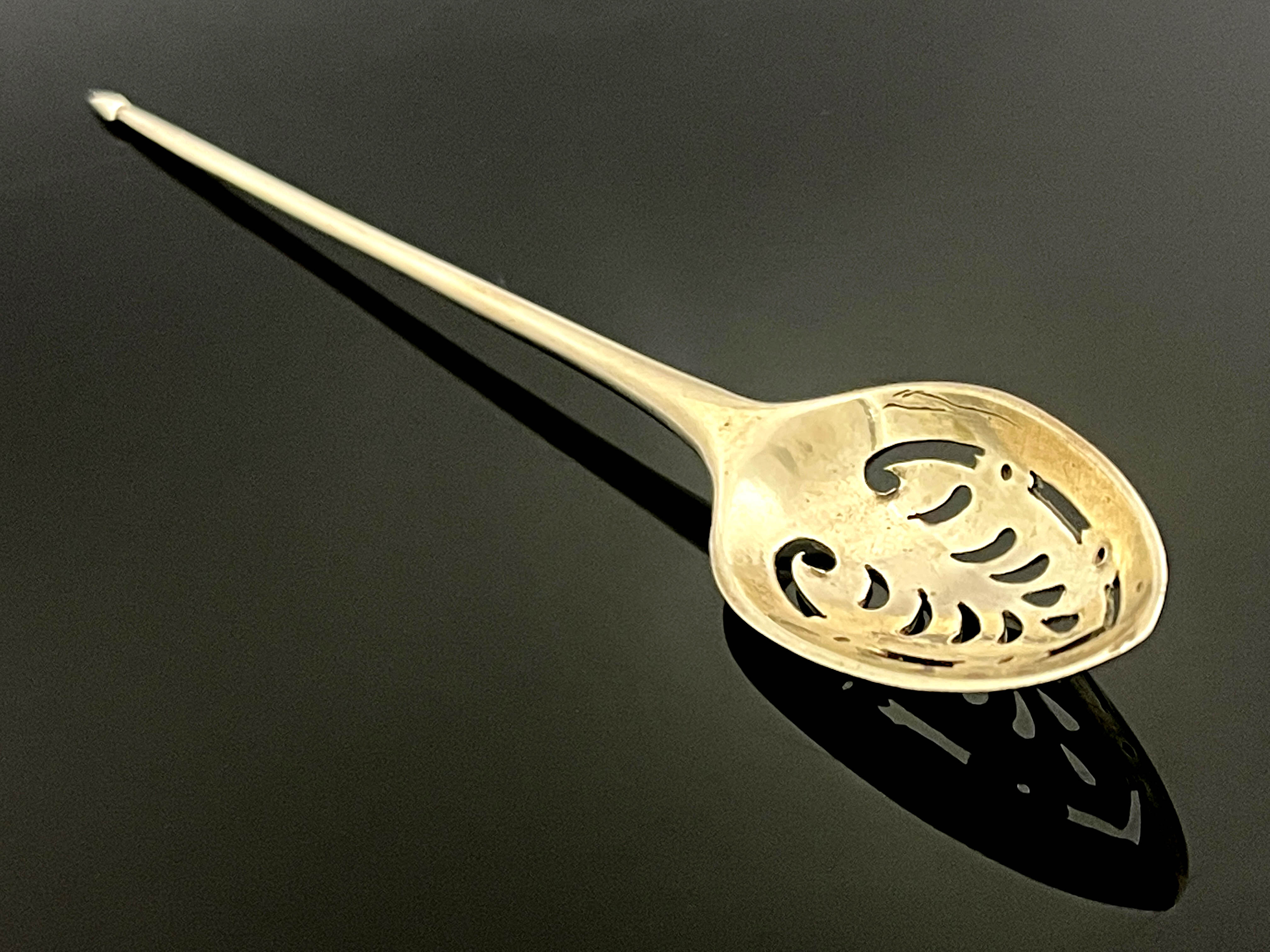 A George III silver mote spoon - Image 4 of 4