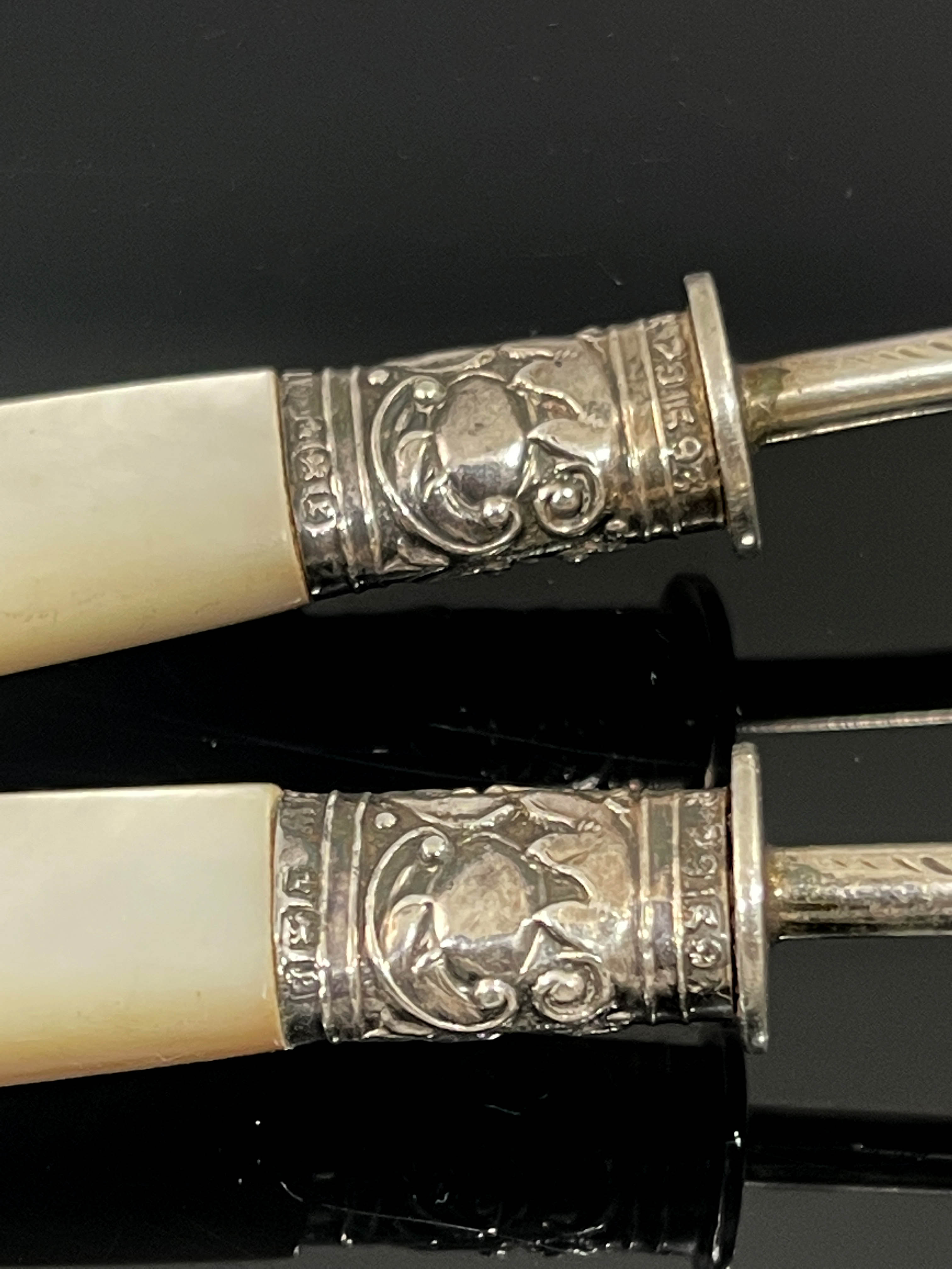 A pair of Victorian silver gilt and mother of pearl fruit spoons, Lee and Wigfull, Sheffield 1897 - Image 3 of 4