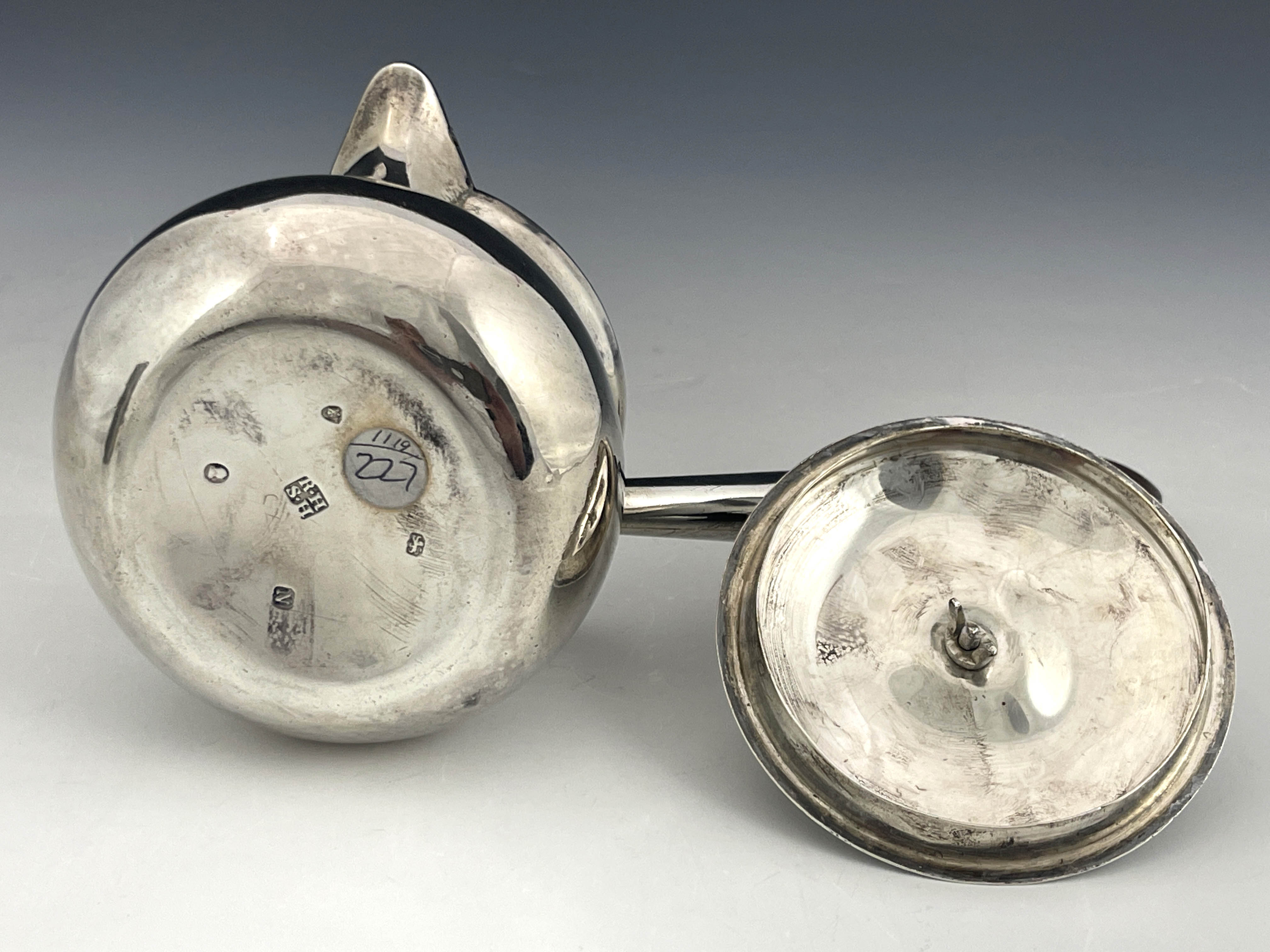A George III silver brandy pan with lid, Robert and Samuel Hennell, London 1808 - Image 5 of 6