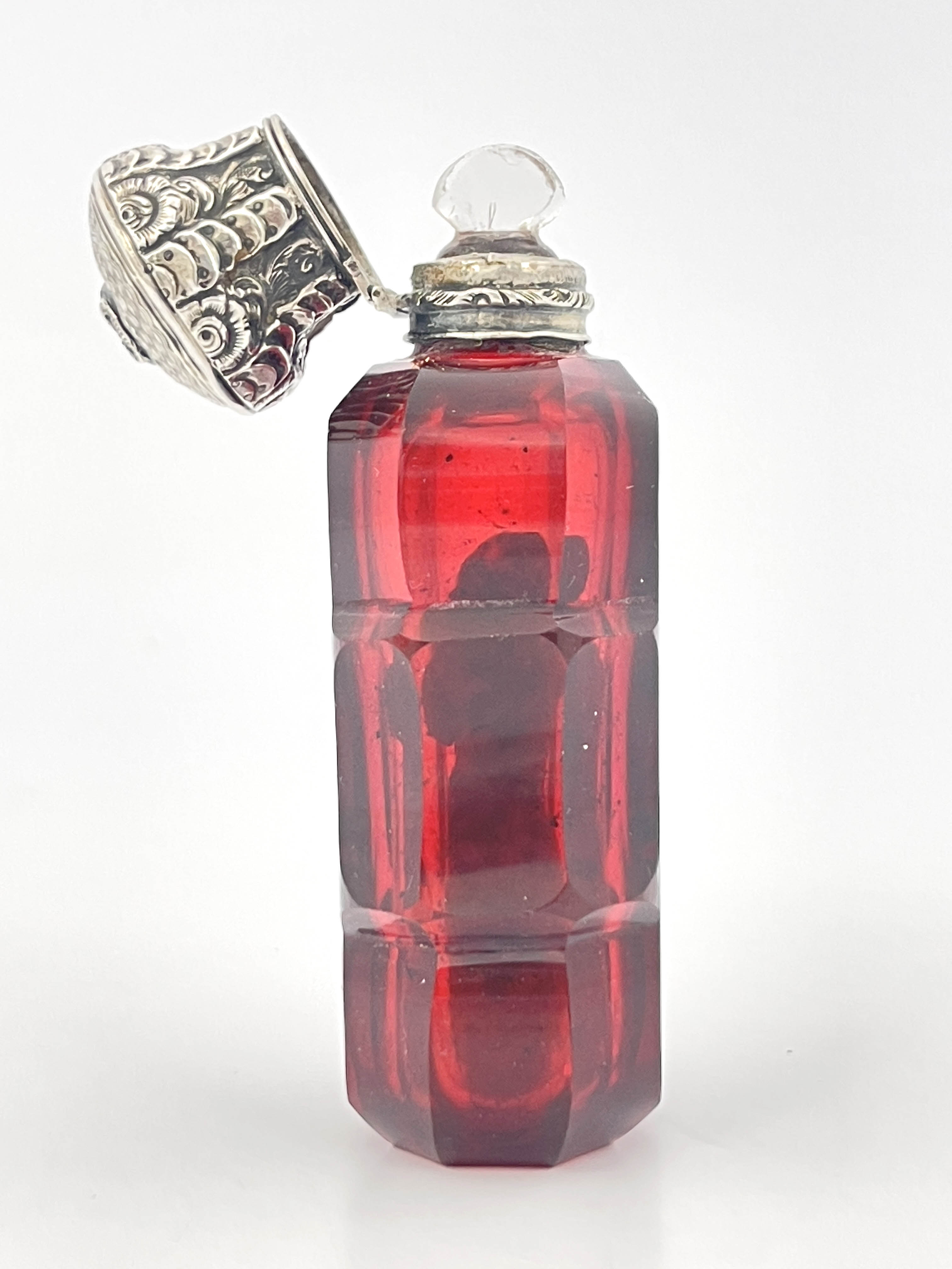 A Victorian silver mounted red glass scent bottle, circa 1840 - Image 3 of 5
