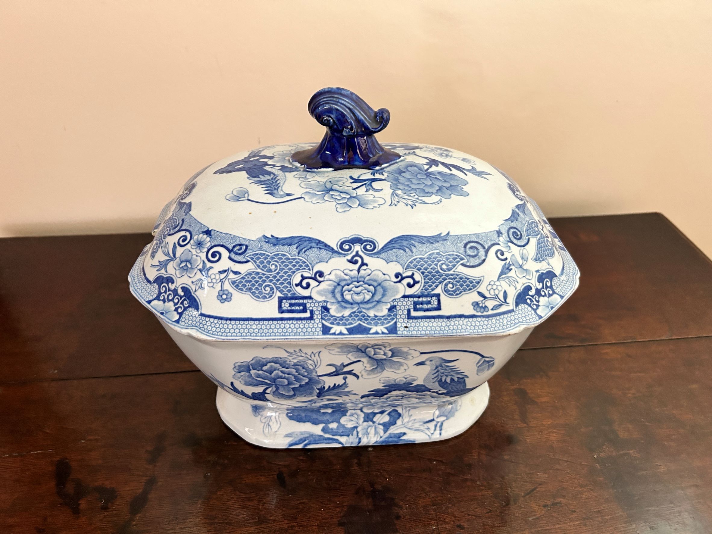 Three 19th Century octagonal blue and white tureens and covers, to include a Chinese example with - Image 3 of 7
