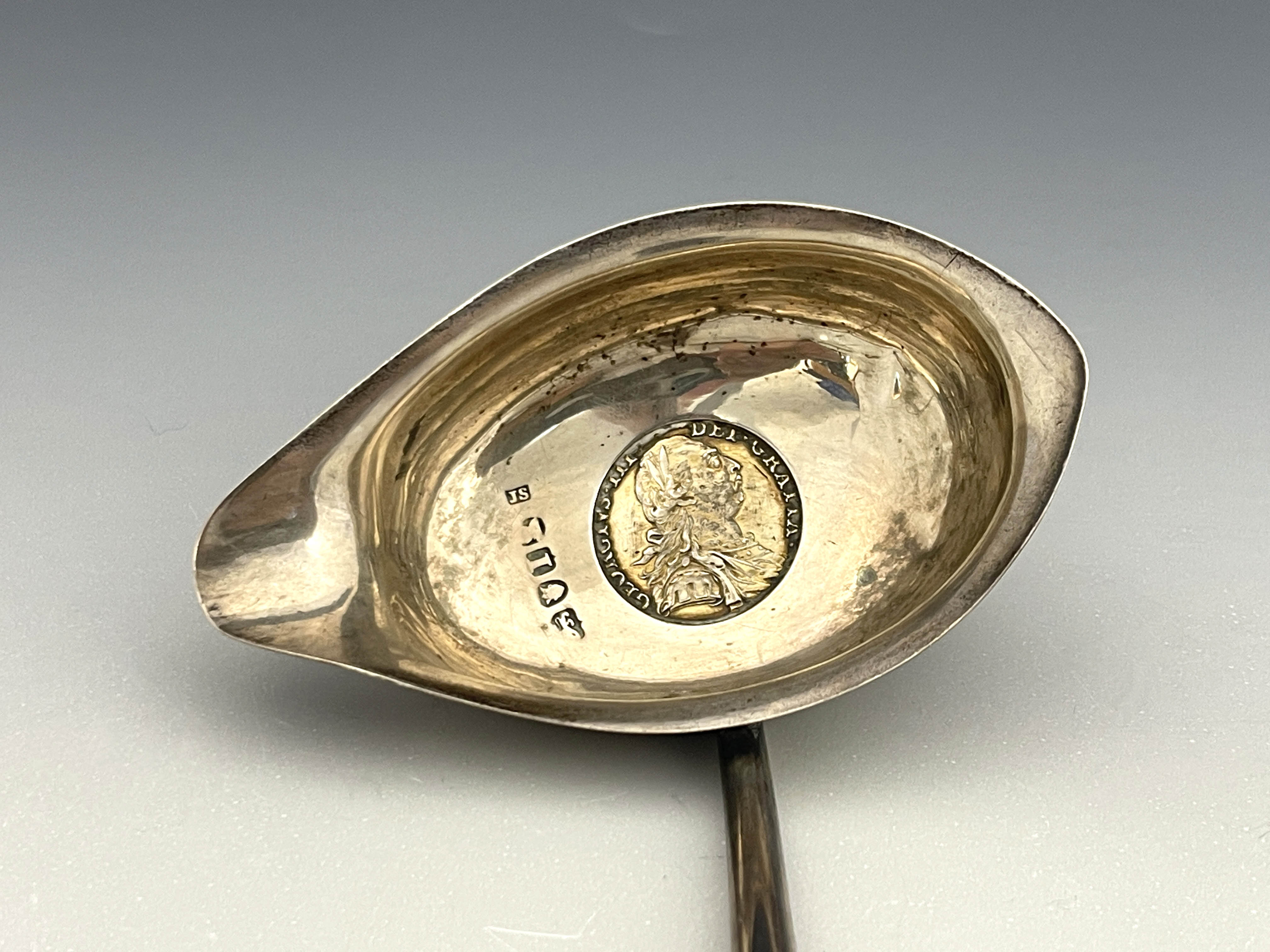 A George III silver coin set ladle, Josiah Snatt, London 1804 - Image 2 of 5