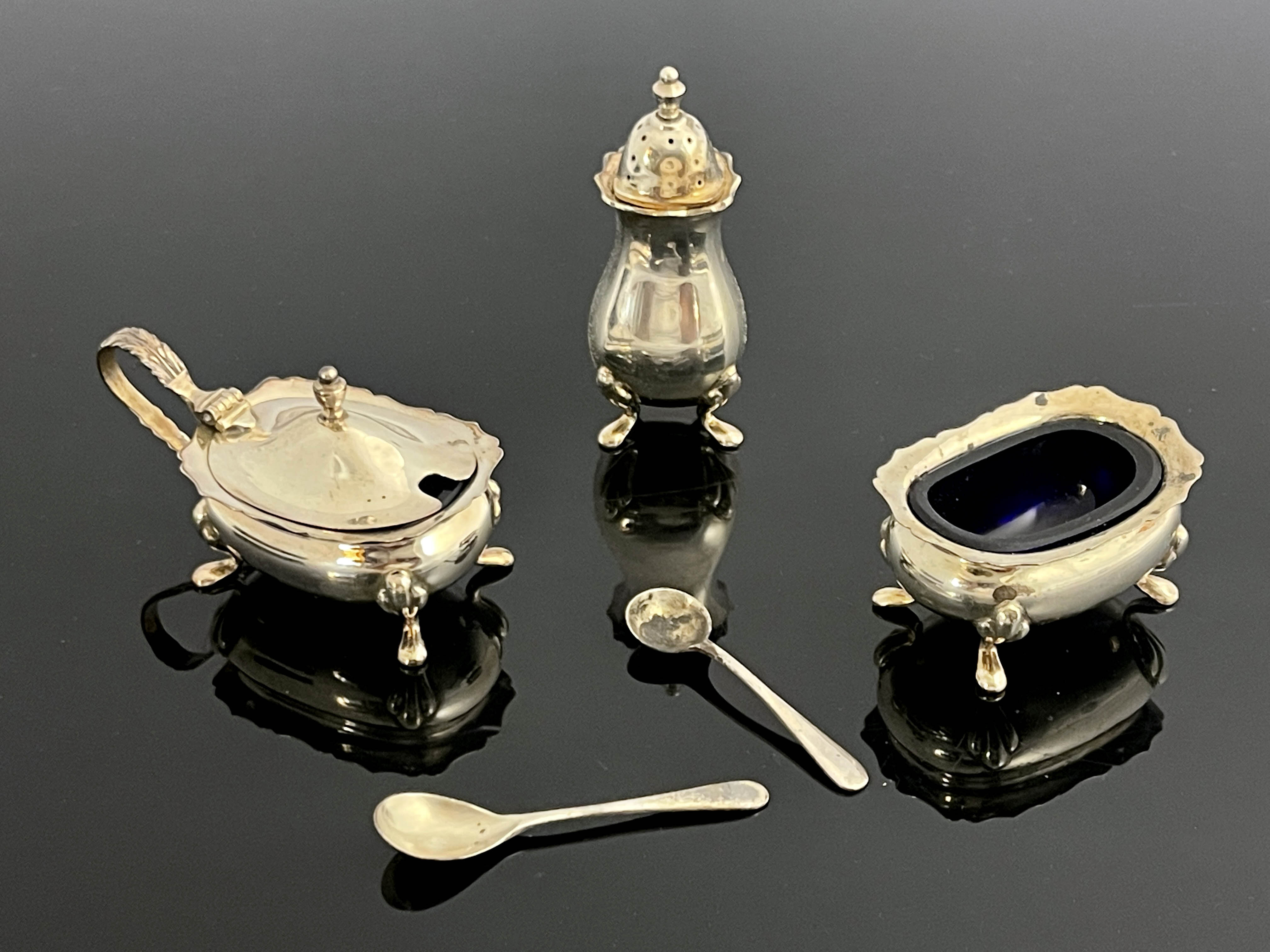 An Elizabeth II silver cruet set, Hampton Utilities, Birmingham 1965