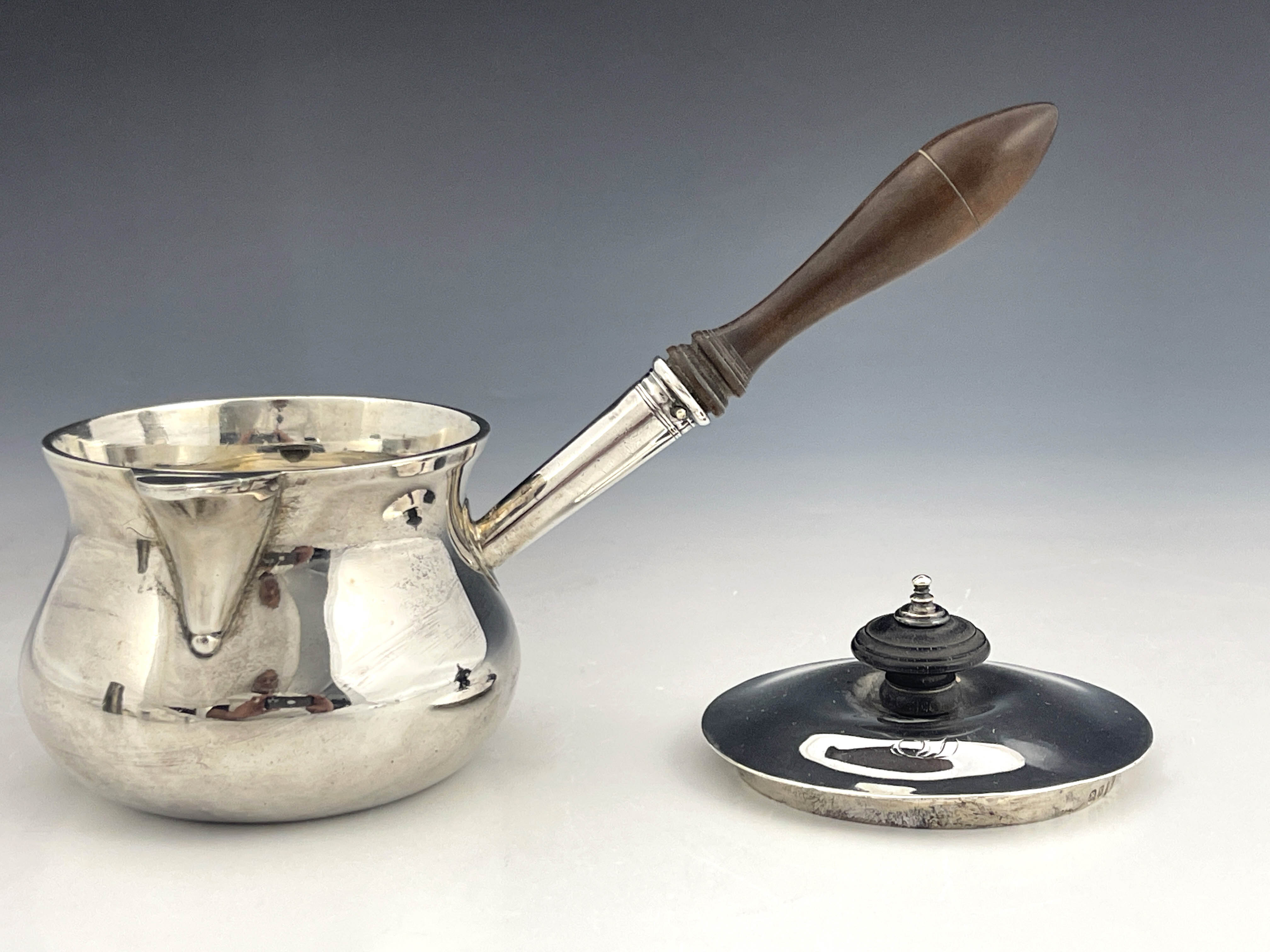 A George III silver brandy pan with lid, Robert and Samuel Hennell, London 1808 - Image 4 of 6