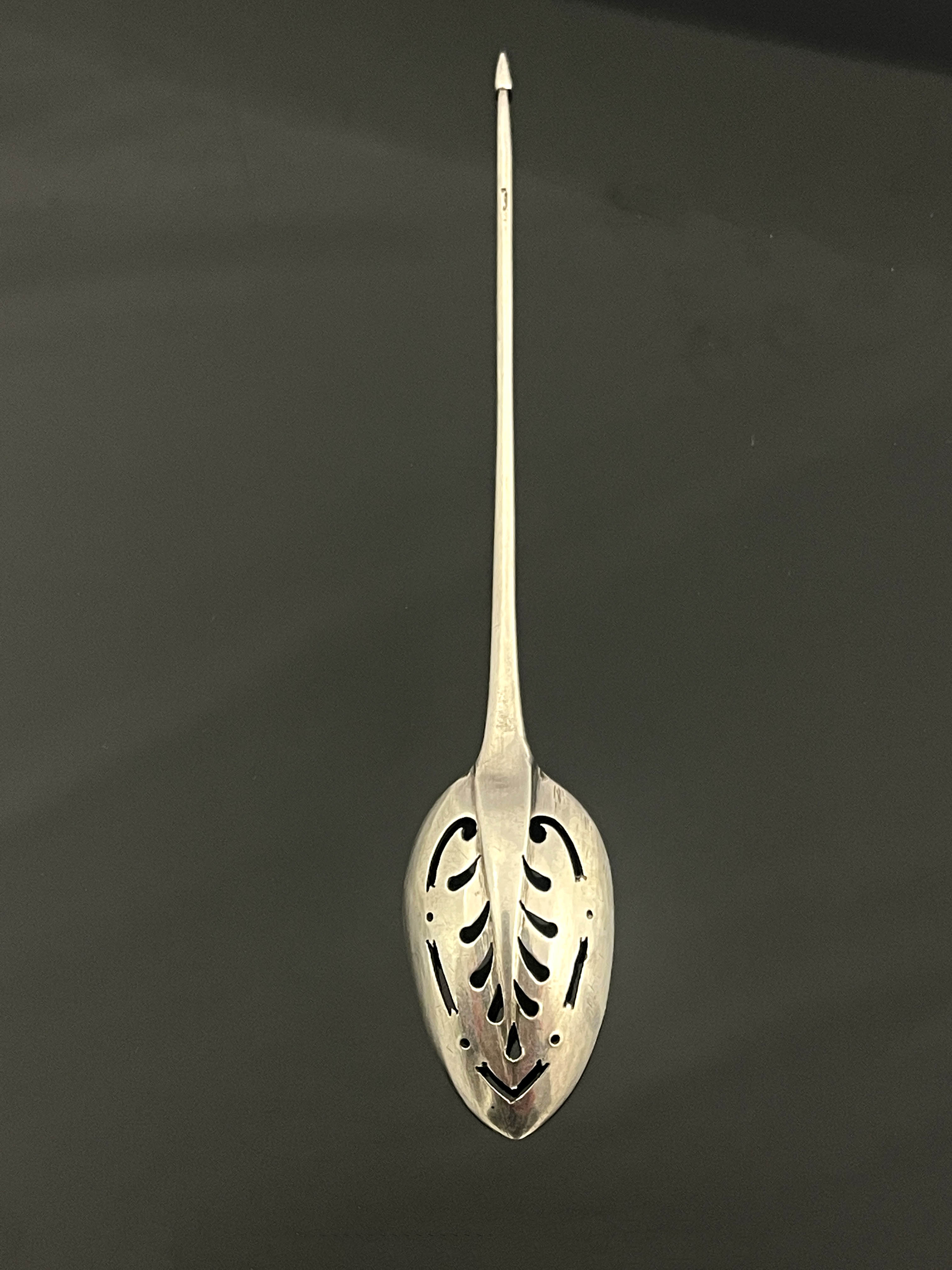 A George III silver mote spoon - Image 3 of 4