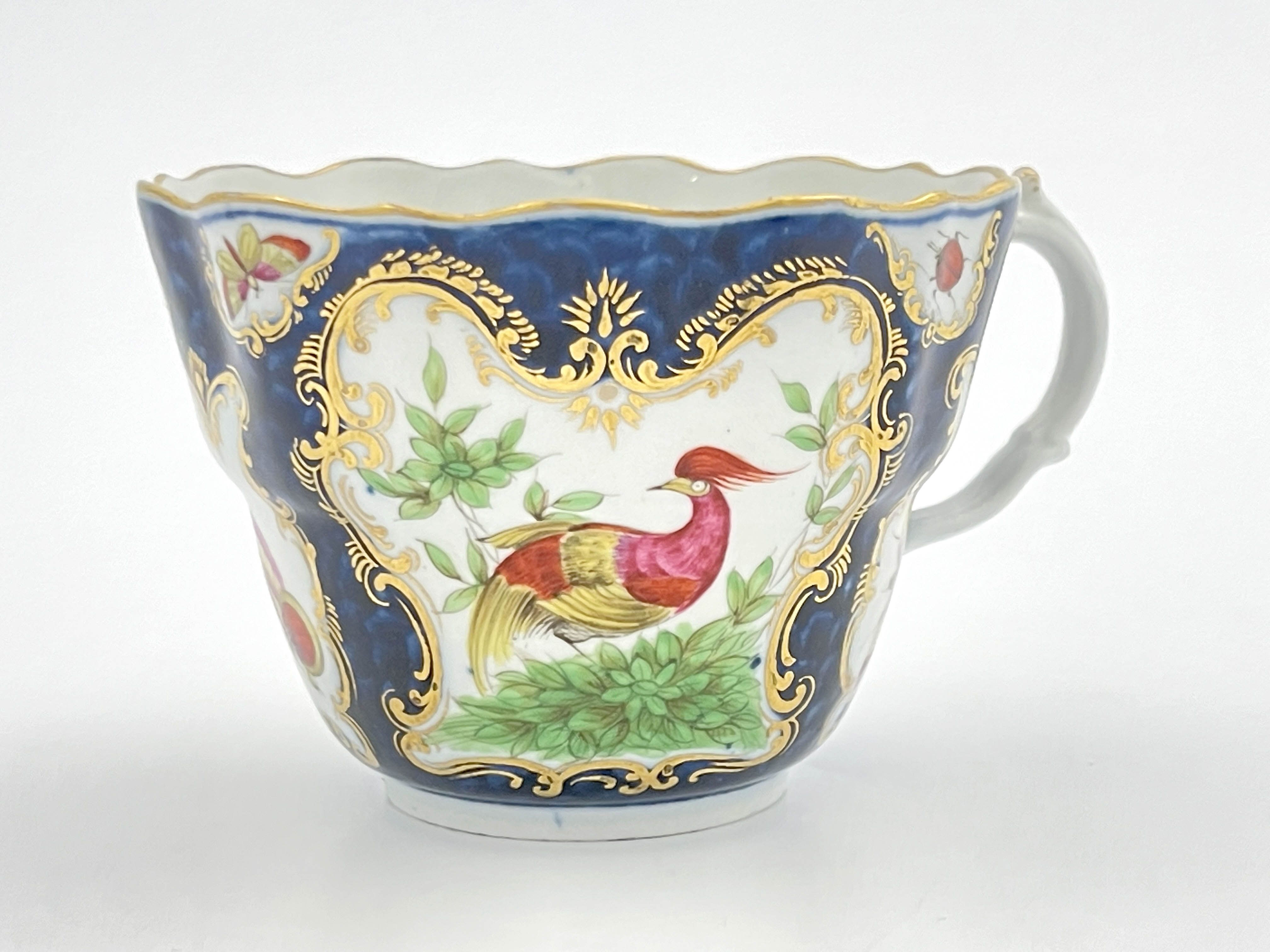 A Worcester scale blue pattern cup, circa 1775 ogee form, decorated with fancy birds in