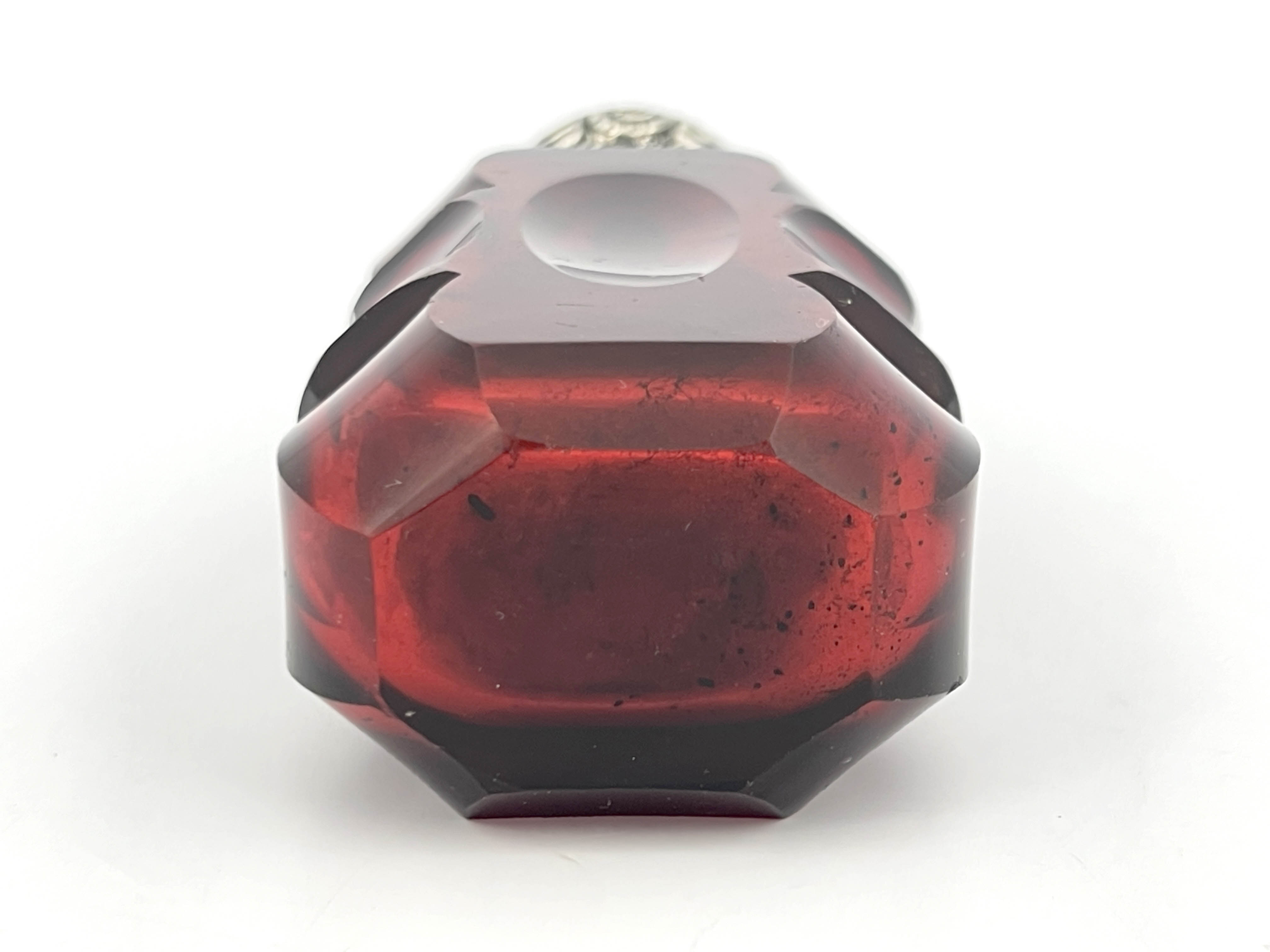 A Victorian silver mounted red glass scent bottle, circa 1840 - Image 5 of 5