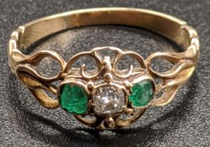 A Georgian diamond and emerald yellow gold ring, the diamond approx .10cts, 1.5g, size K