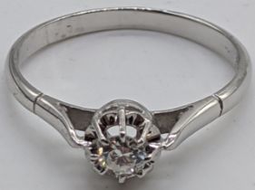 An 18ct white gold and diamond ring, 2g,