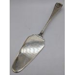 A Continental silver cake sliver, marked 800, L.25cm