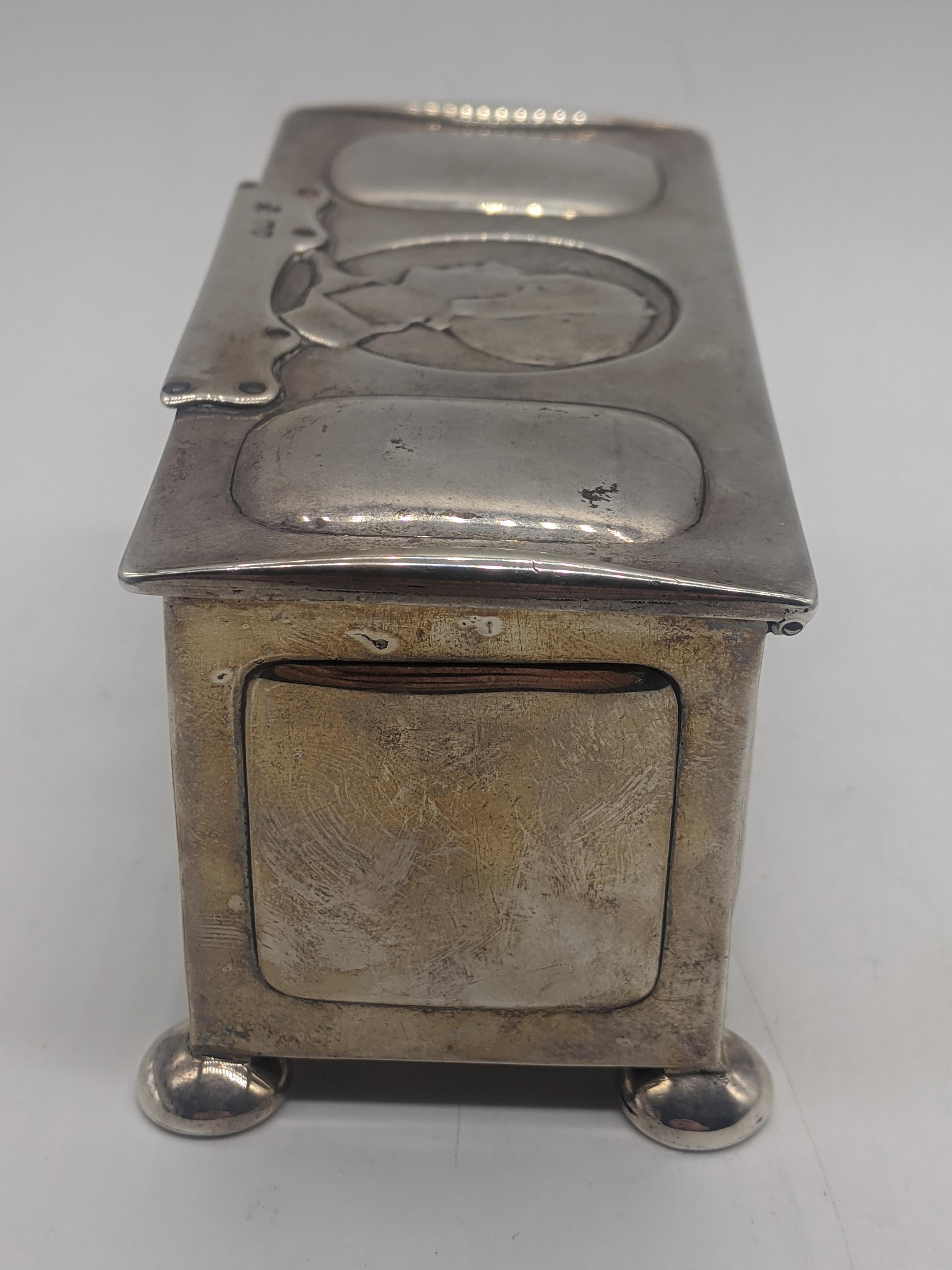 An Arts and Crafts silver box, designed by Kate Harris, the lid with embossed ladies head, - Image 5 of 7