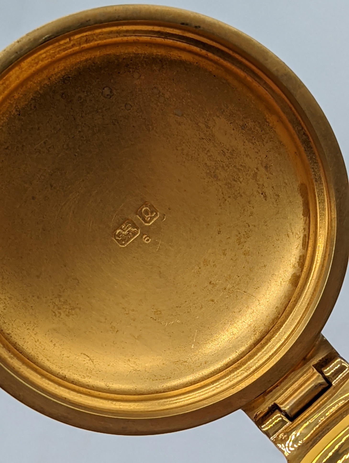 A silver gilt inkwell, hallmarked Birmingham, 1990, maker B.S., 147g, H,7.5cm - Image 5 of 5