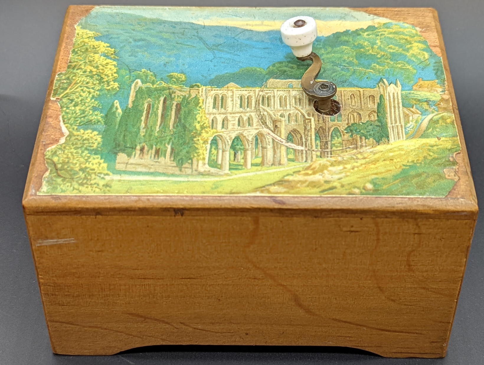 A late 19th/early 20th century French music box, L.12.5cm