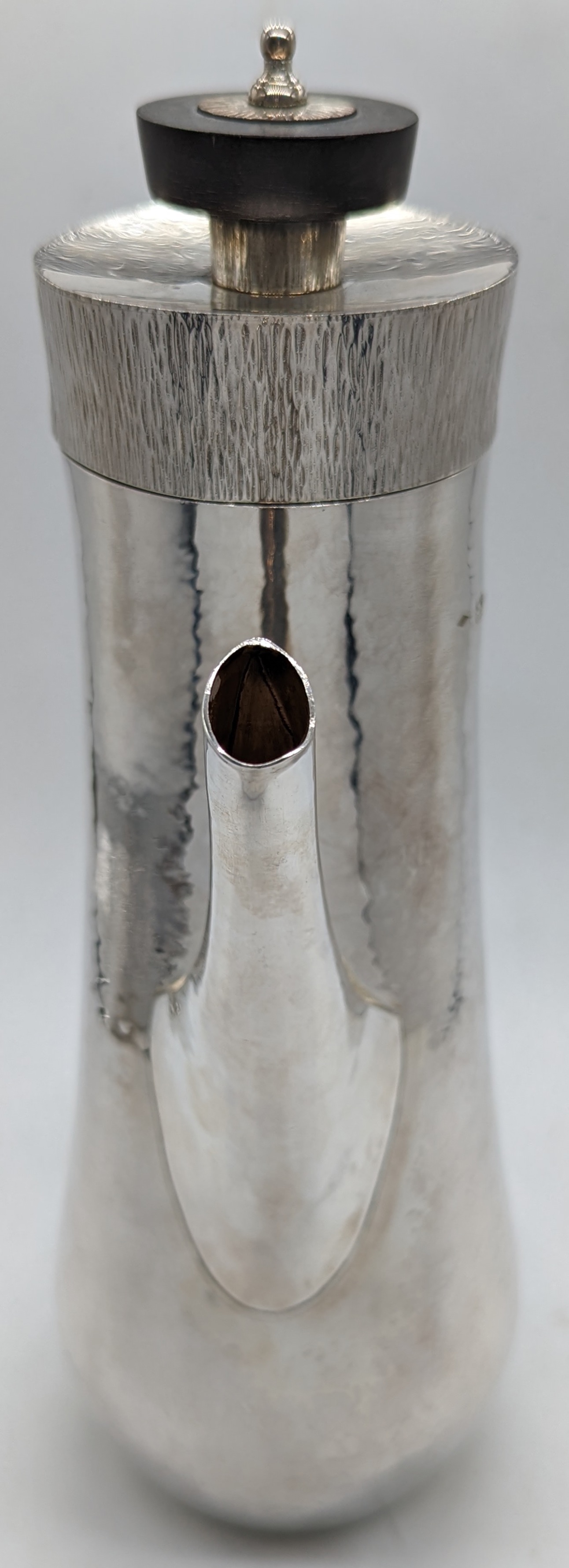 A Graham Watling silver coffee pot, planished finish, bark effect lid, wooden handles, hallmarked - Image 3 of 7