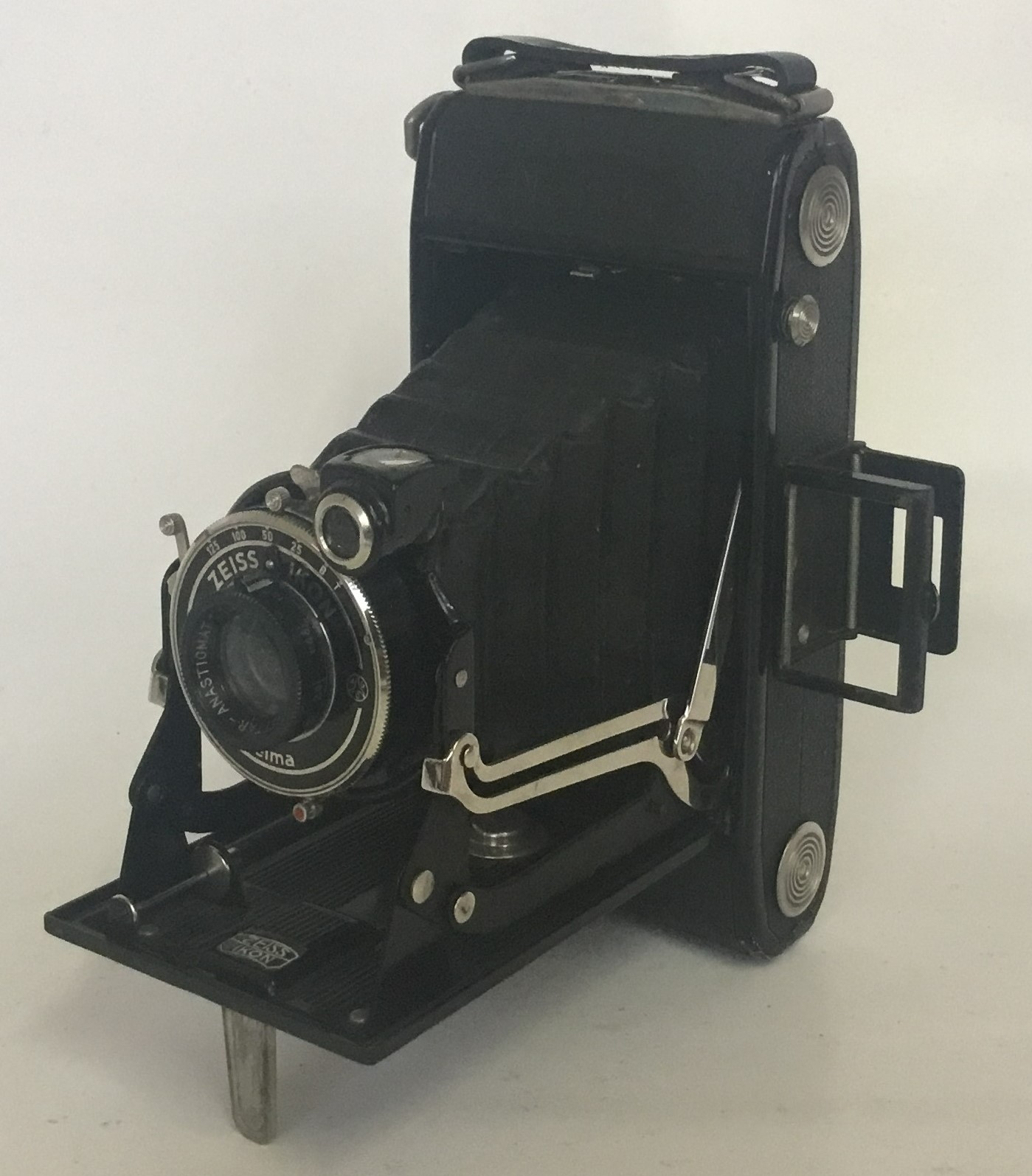 Zeiss Nettar 515/2 Camera Lens: 105mm Nettar Age of Item: 1935
