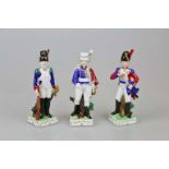 Drei Porzellanfiguren Militär