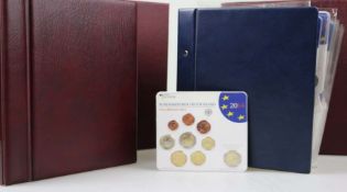BRD, 2 Ordner mit 65 Kursmünzensätzen Euro