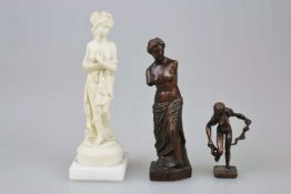 Drei Statuetten